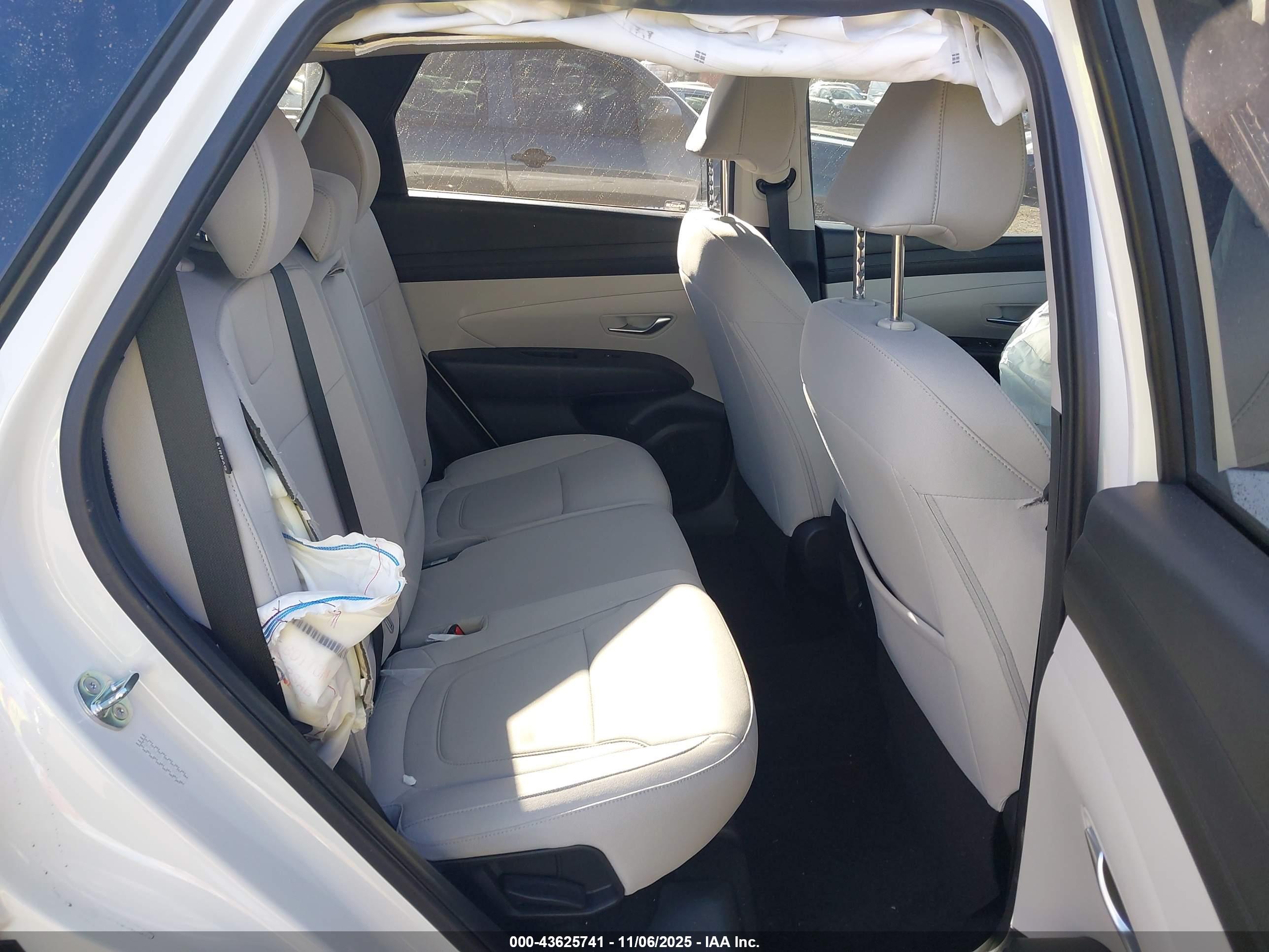 HYUNDAI TUCSON image 8