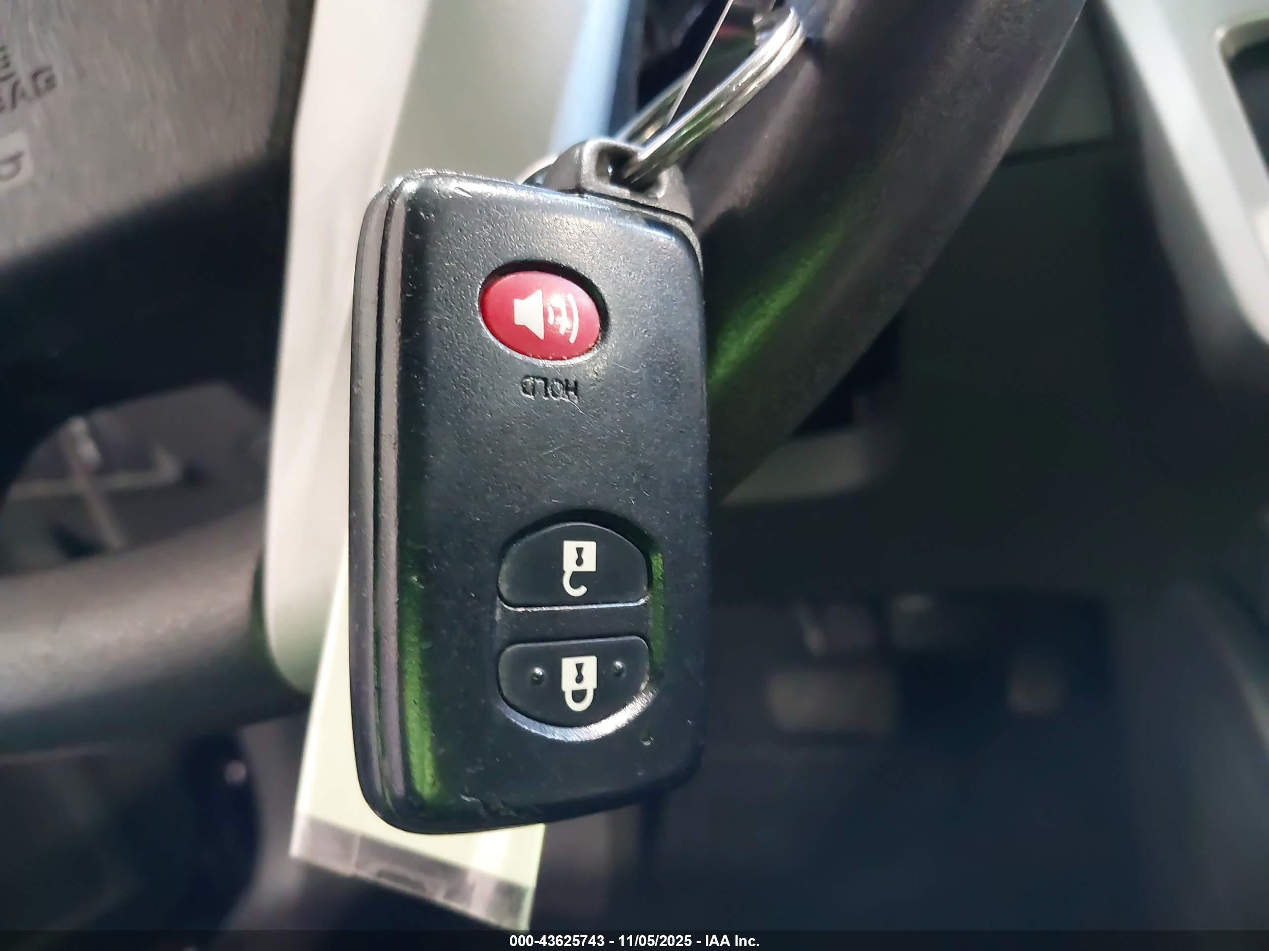 TOYOTA PRIUS image 11