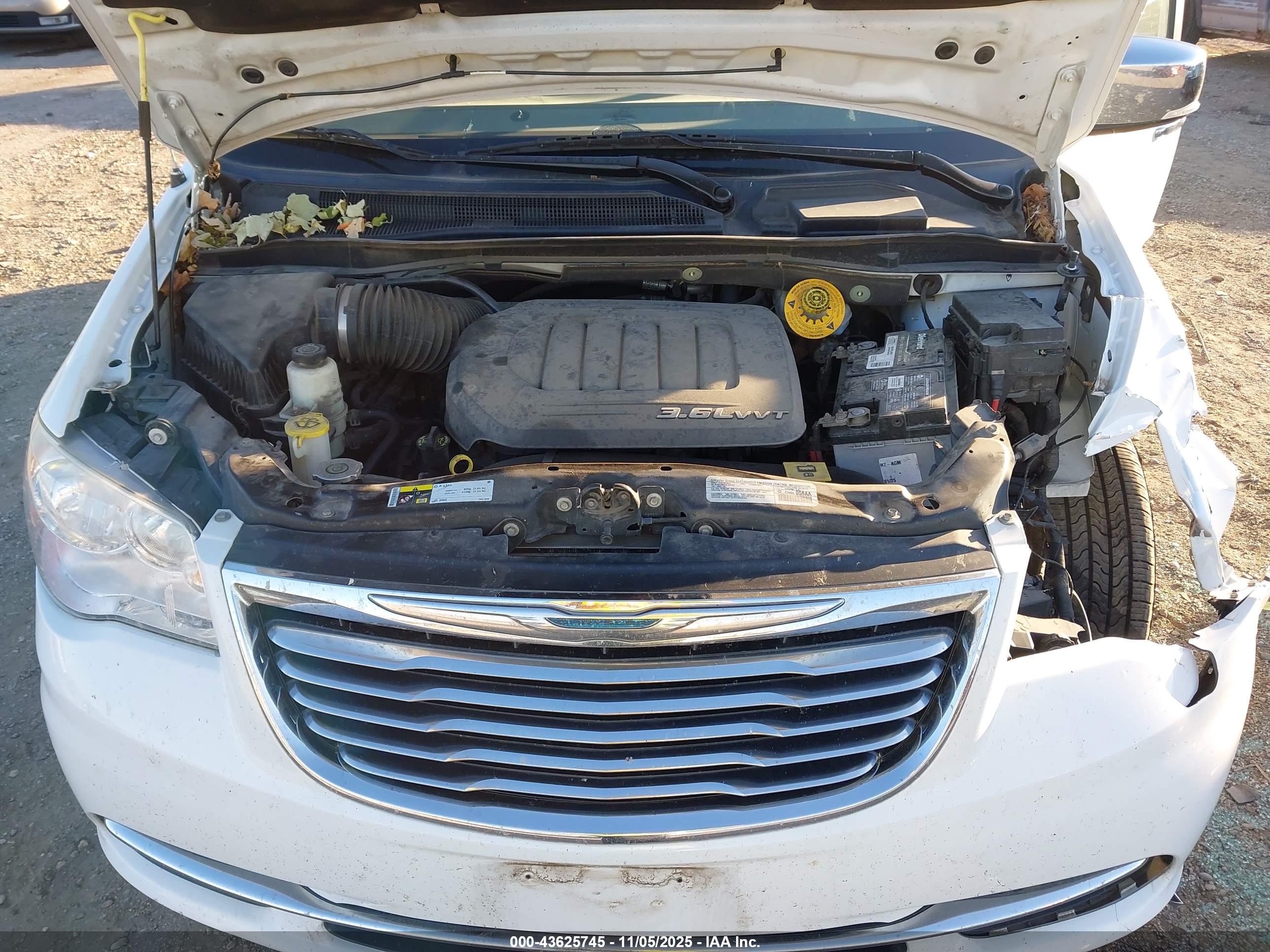CHRYSLER TOWN image 10
