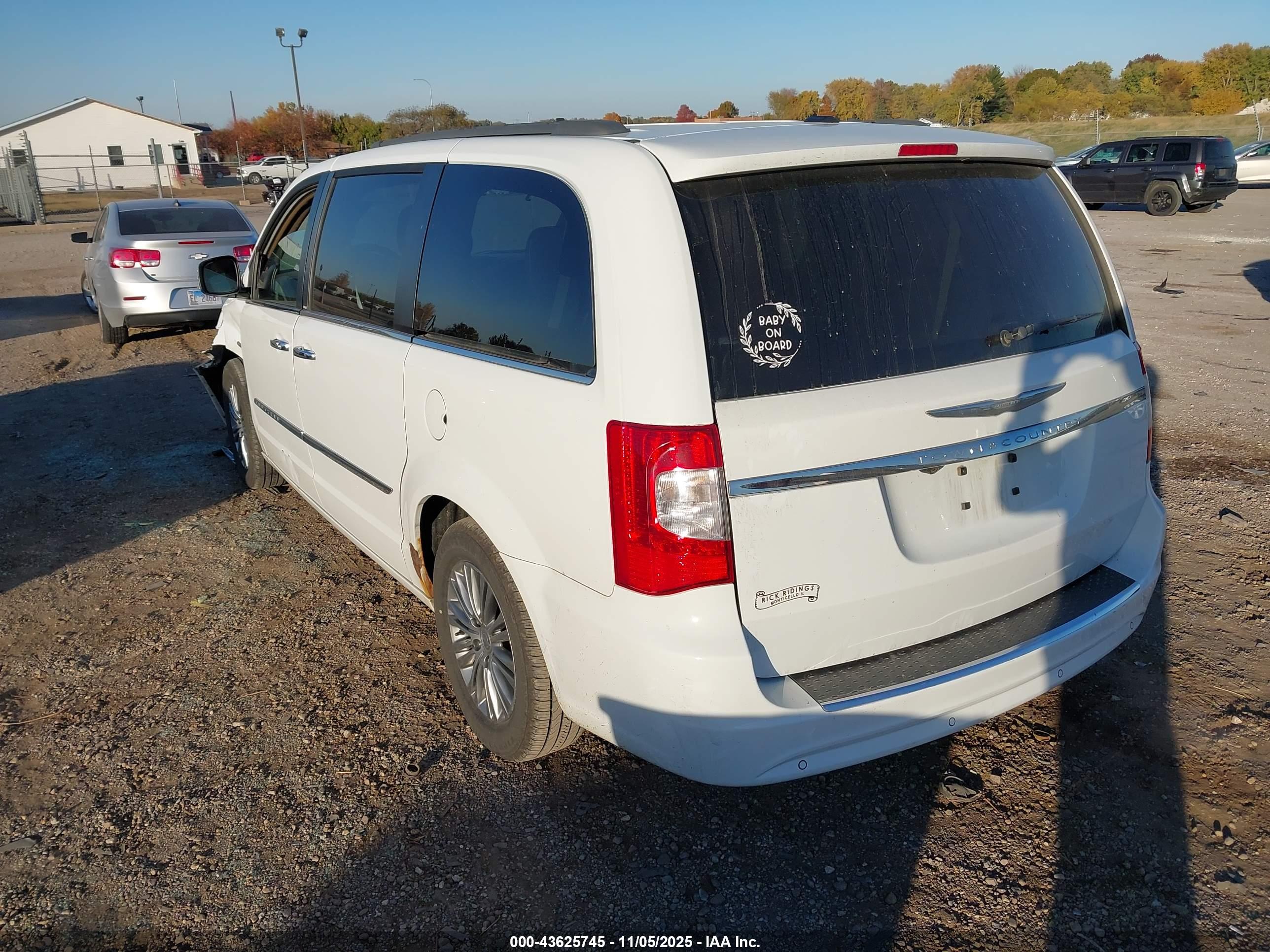 CHRYSLER TOWN image 3