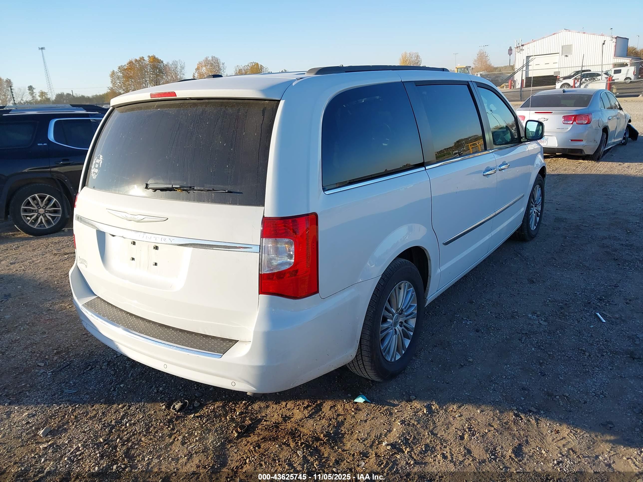 CHRYSLER TOWN image 4