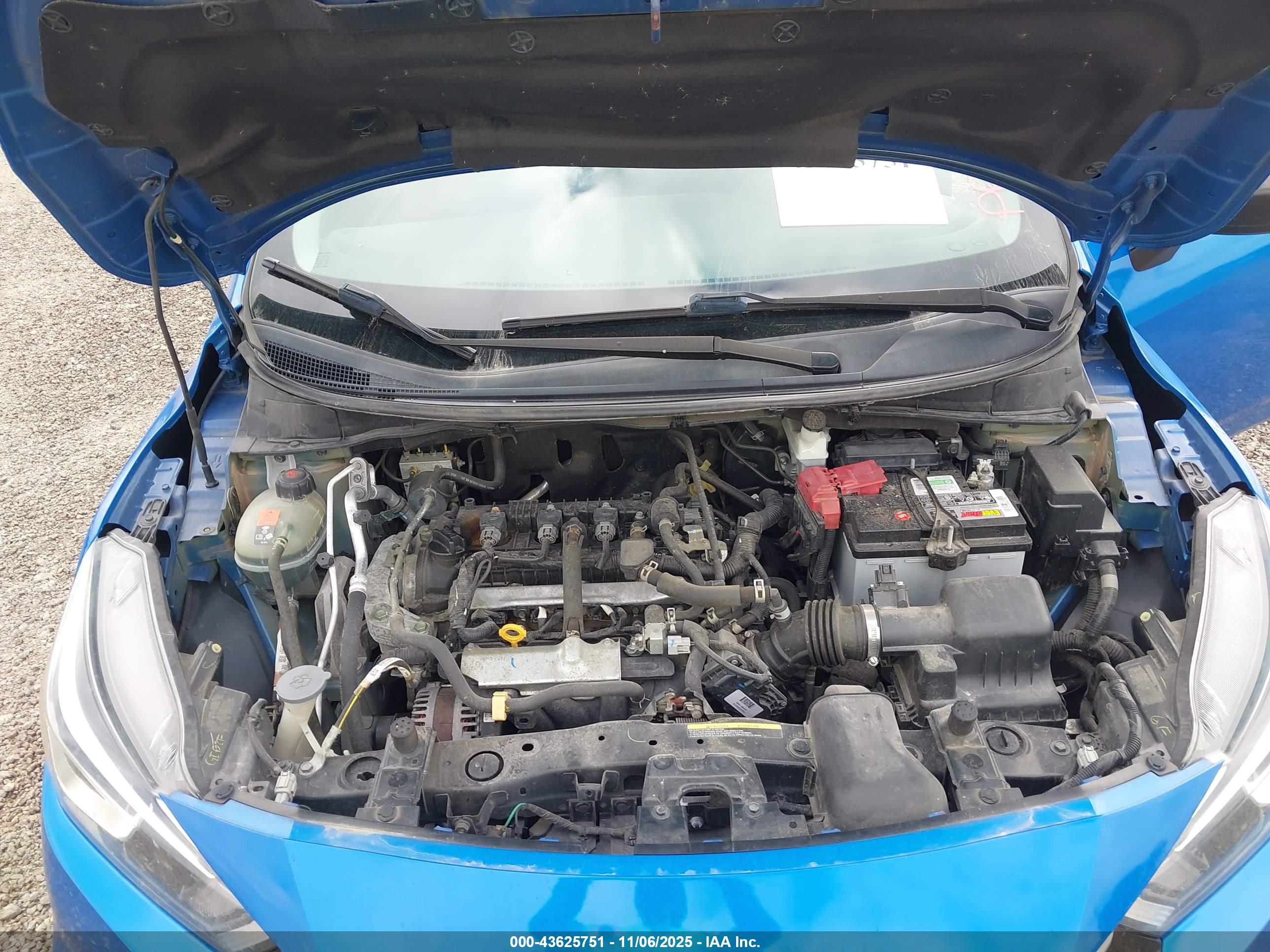 NISSAN VERSA image 10