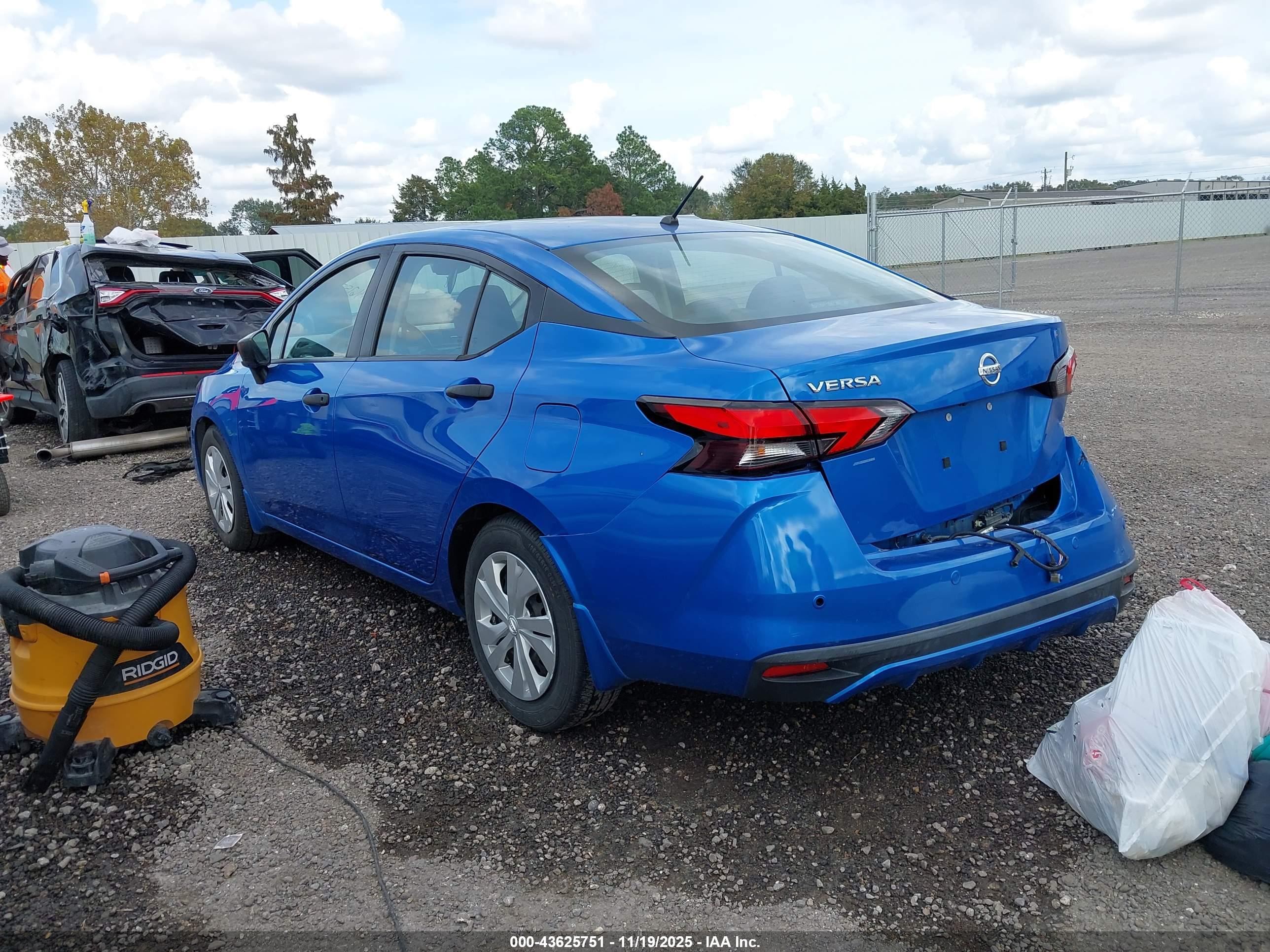 NISSAN VERSA image 3