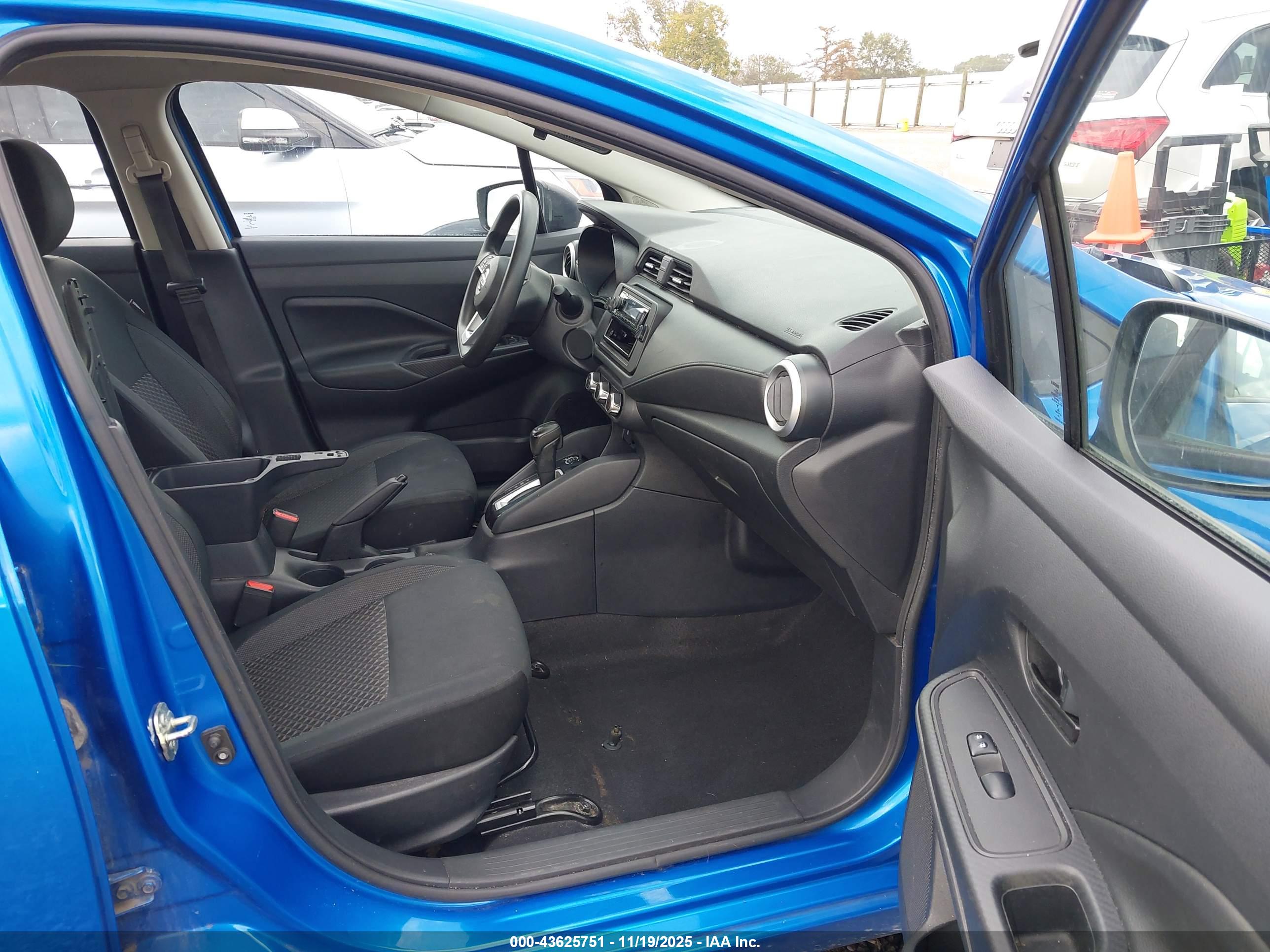 NISSAN VERSA image 5