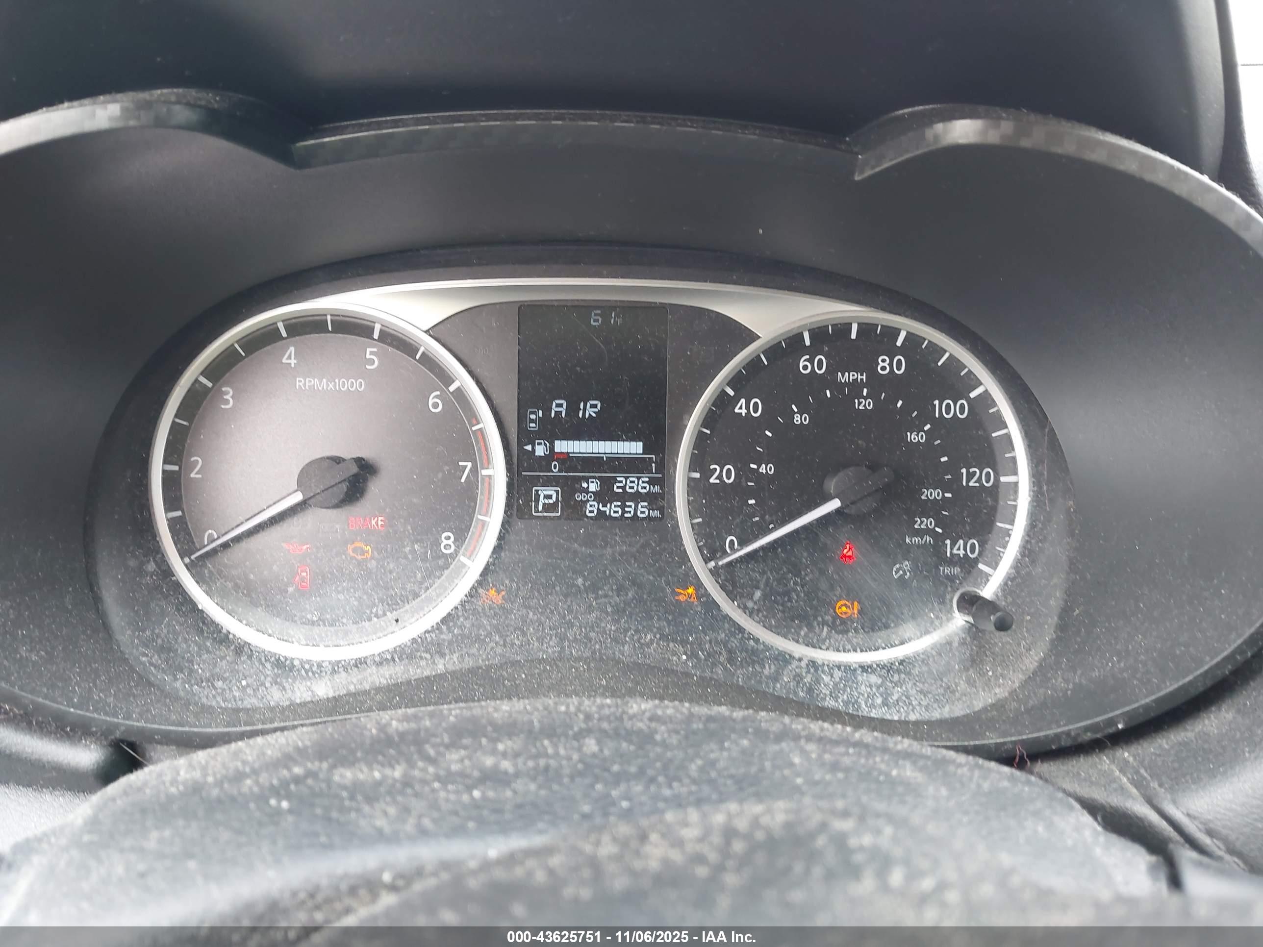 NISSAN VERSA image 7