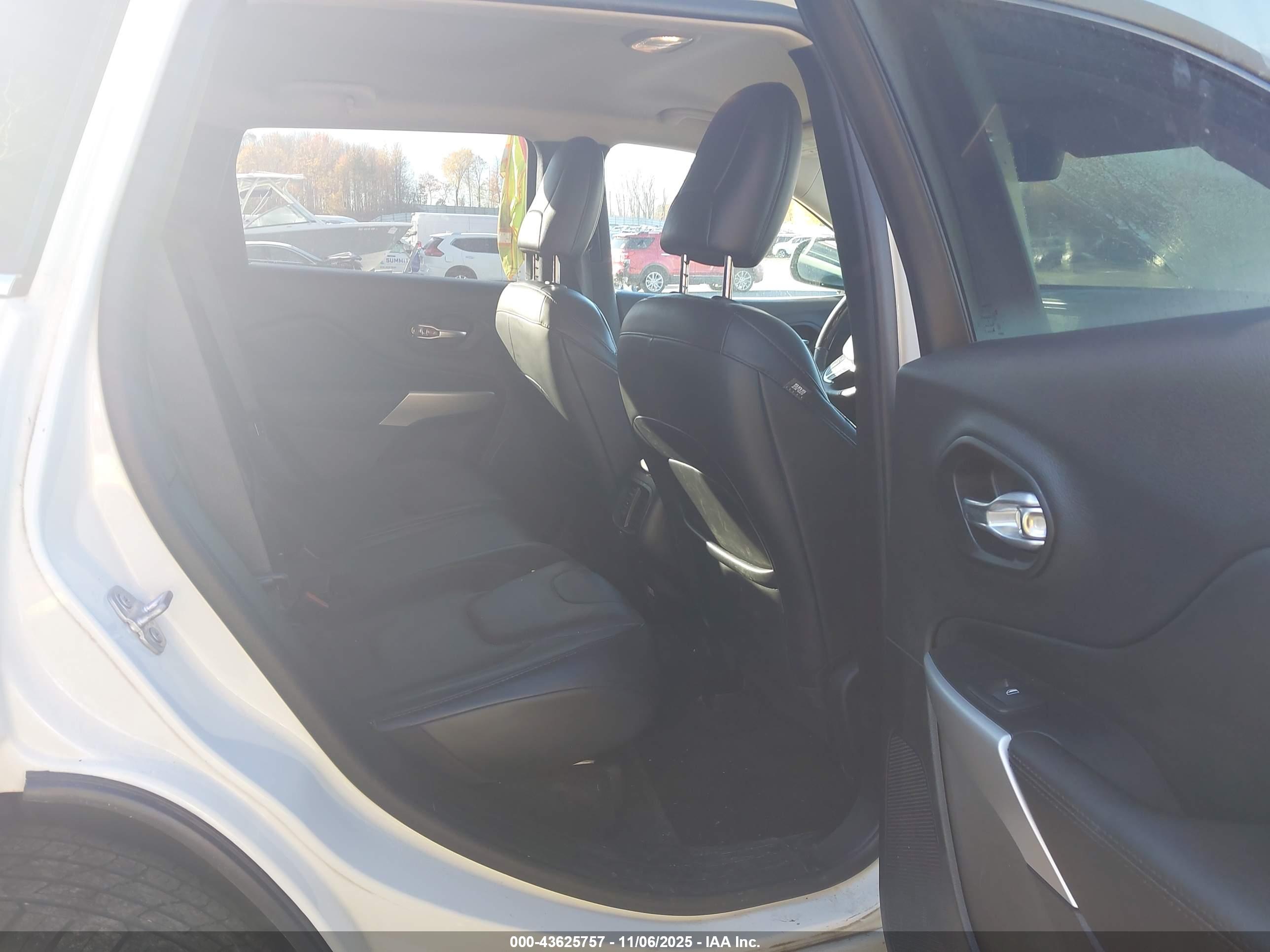 JEEP CHEROKEE image 8