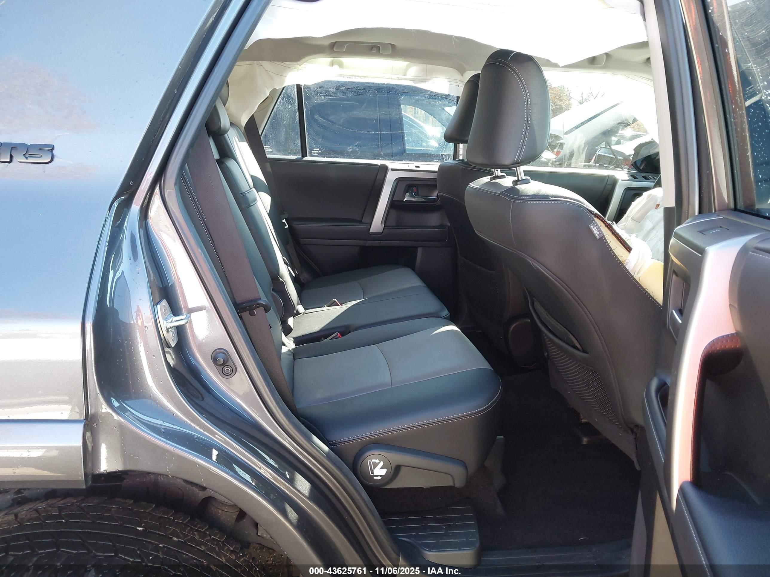 TOYOTA 4RUNNER image 8