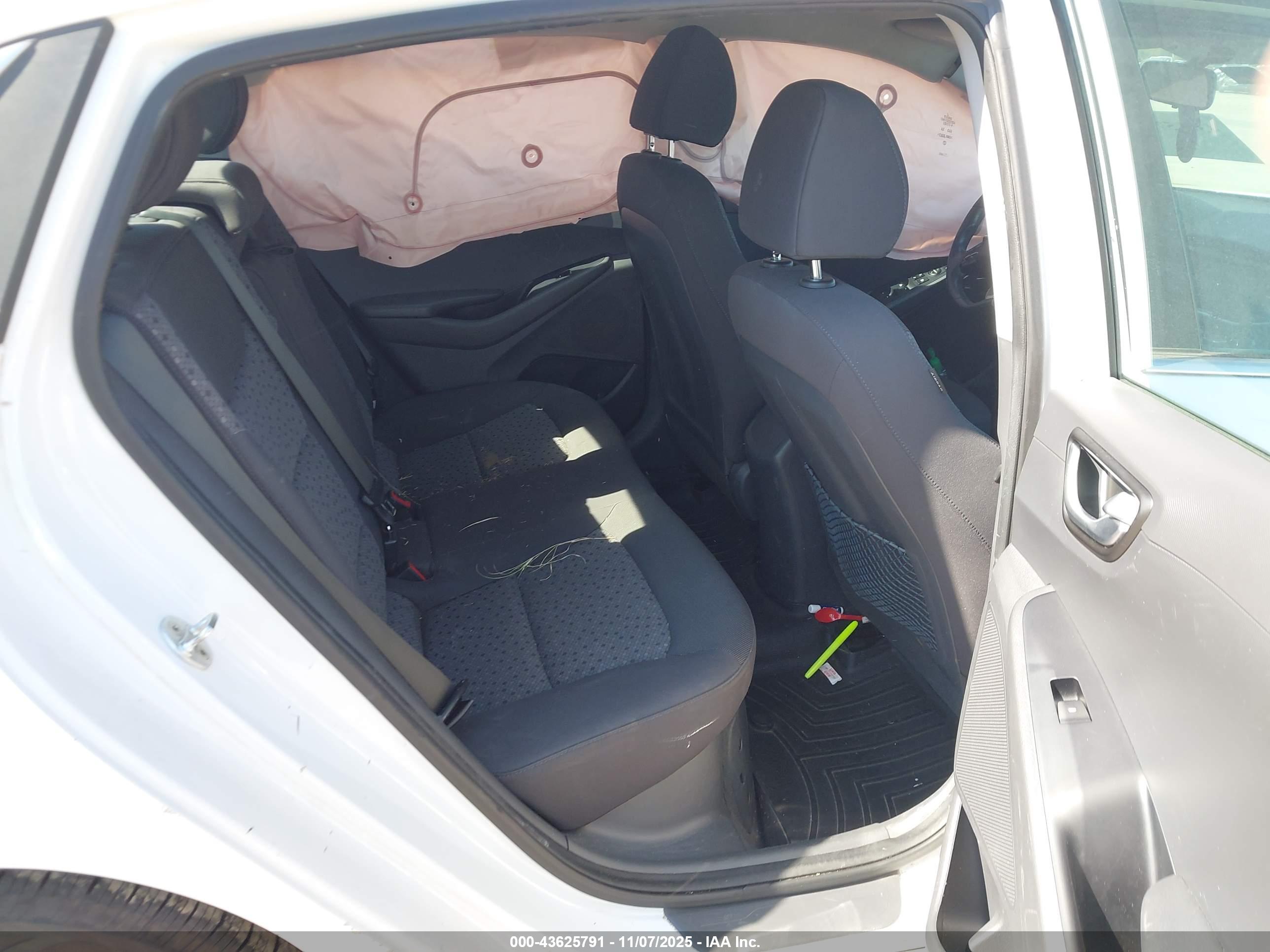 HYUNDAI IONIQ image 8