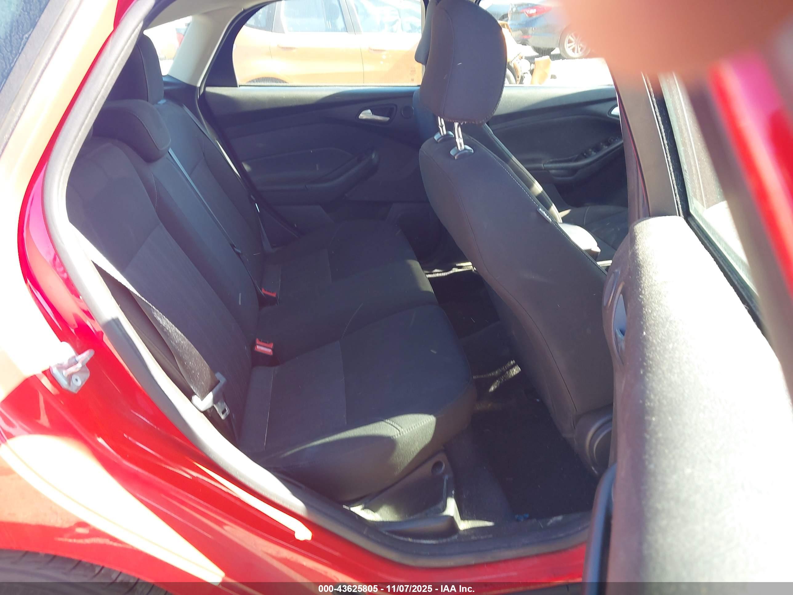 FORD FOCUS image 8