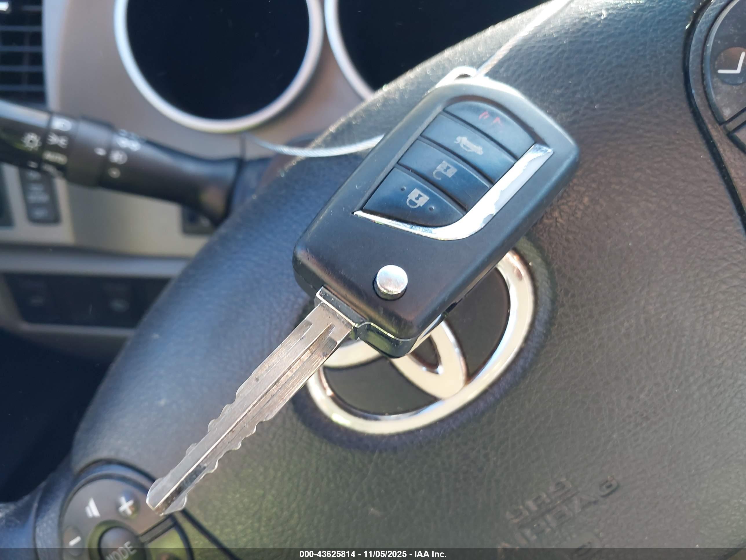TOYOTA SEQUOIA image 11
