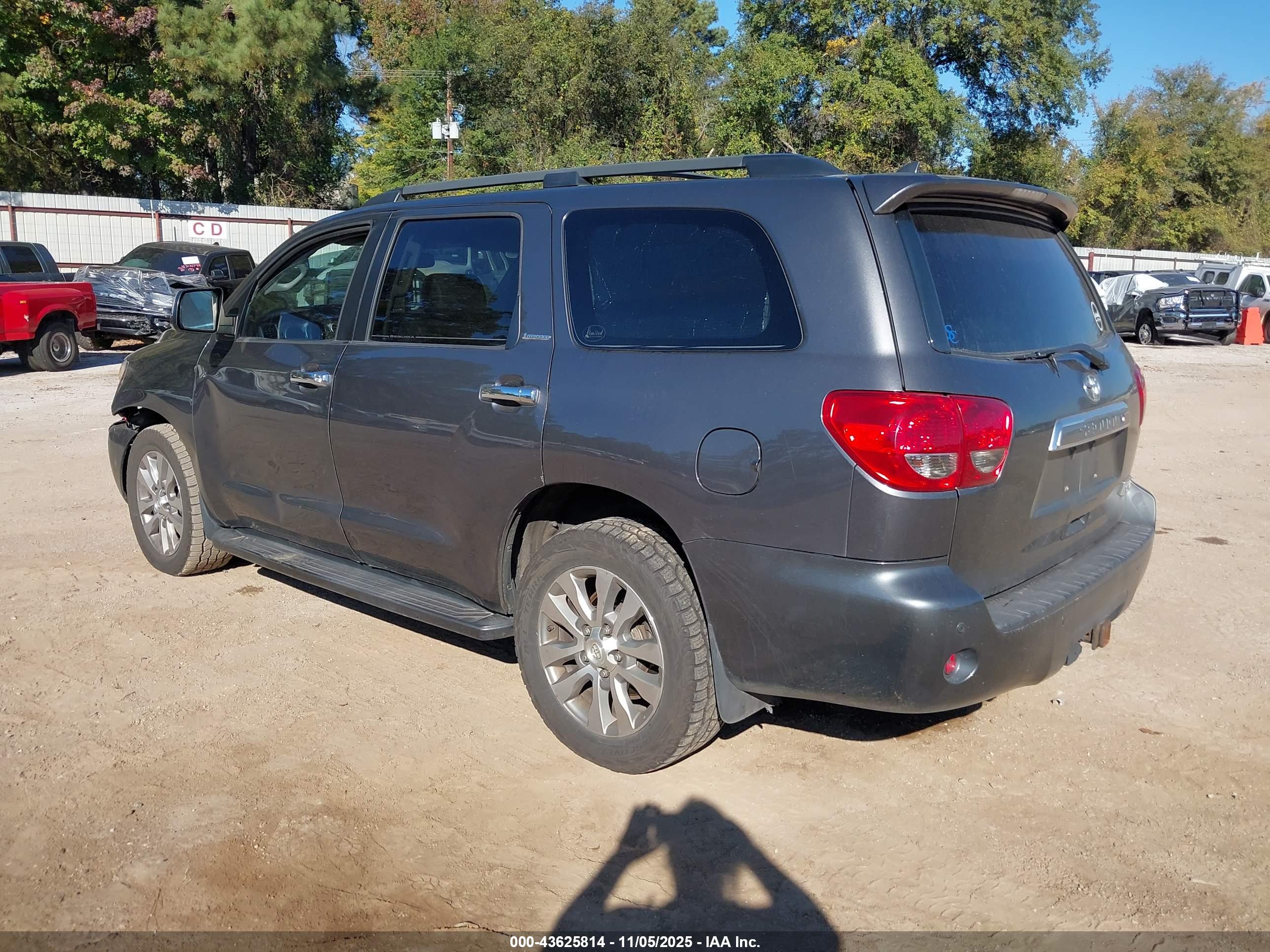 TOYOTA SEQUOIA image 3