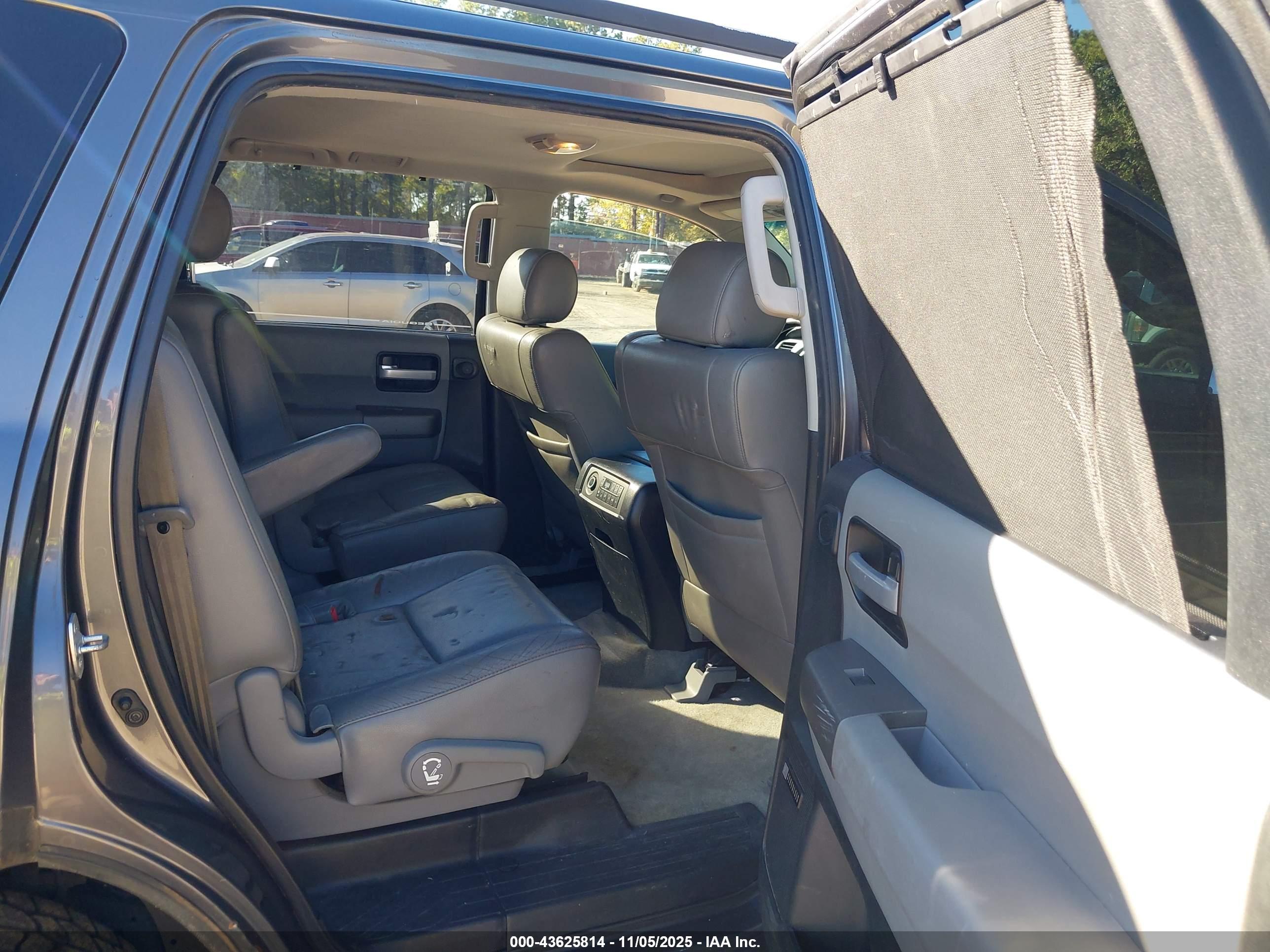 TOYOTA SEQUOIA image 8