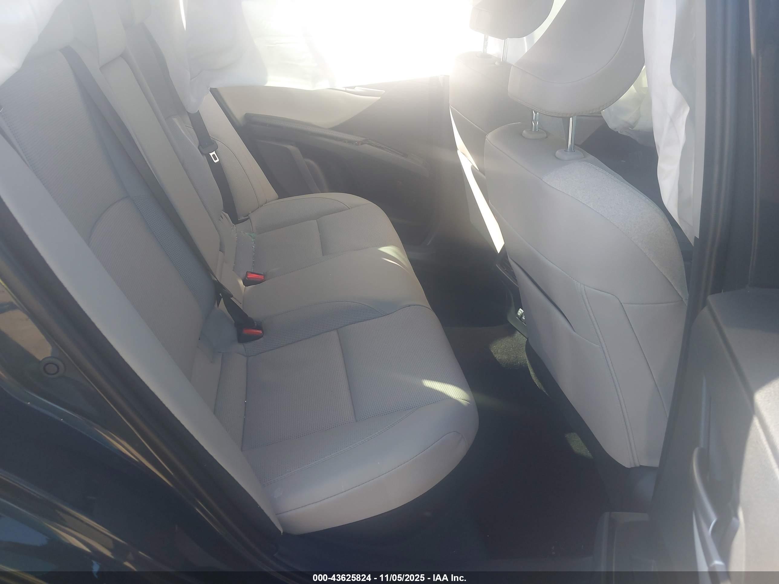 TOYOTA CAMRY image 8