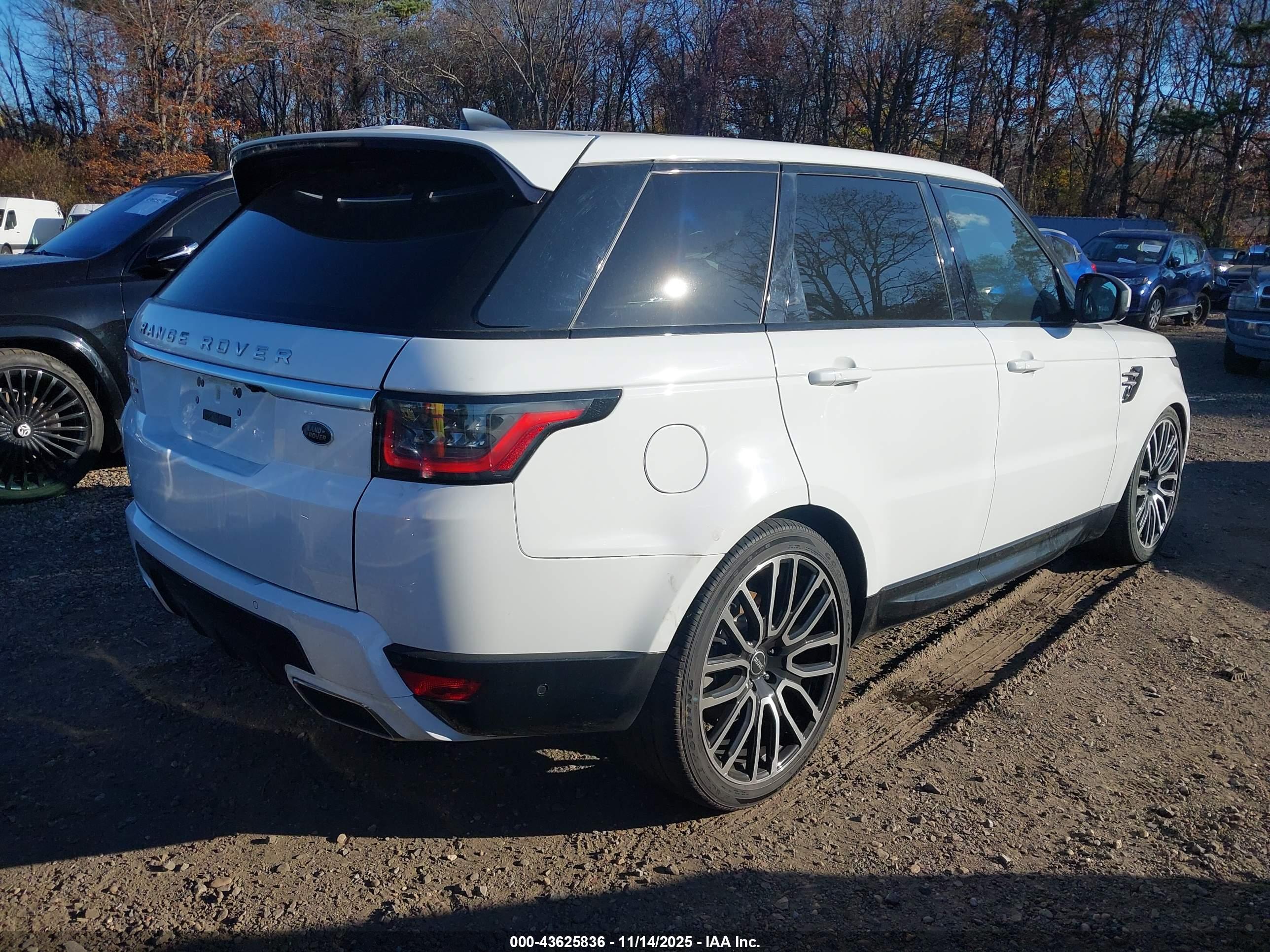LAND ROVER image 4