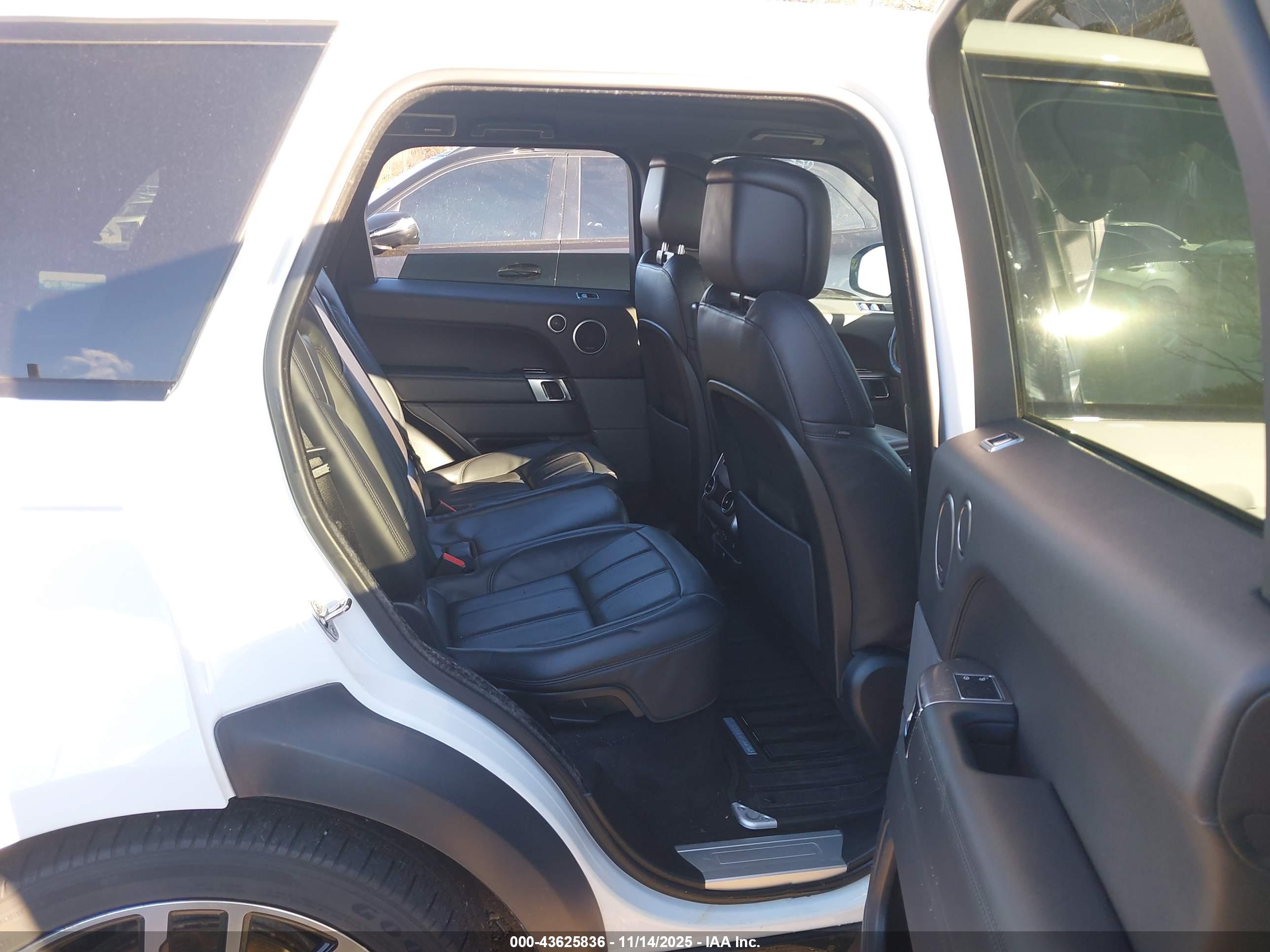 LAND ROVER image 8