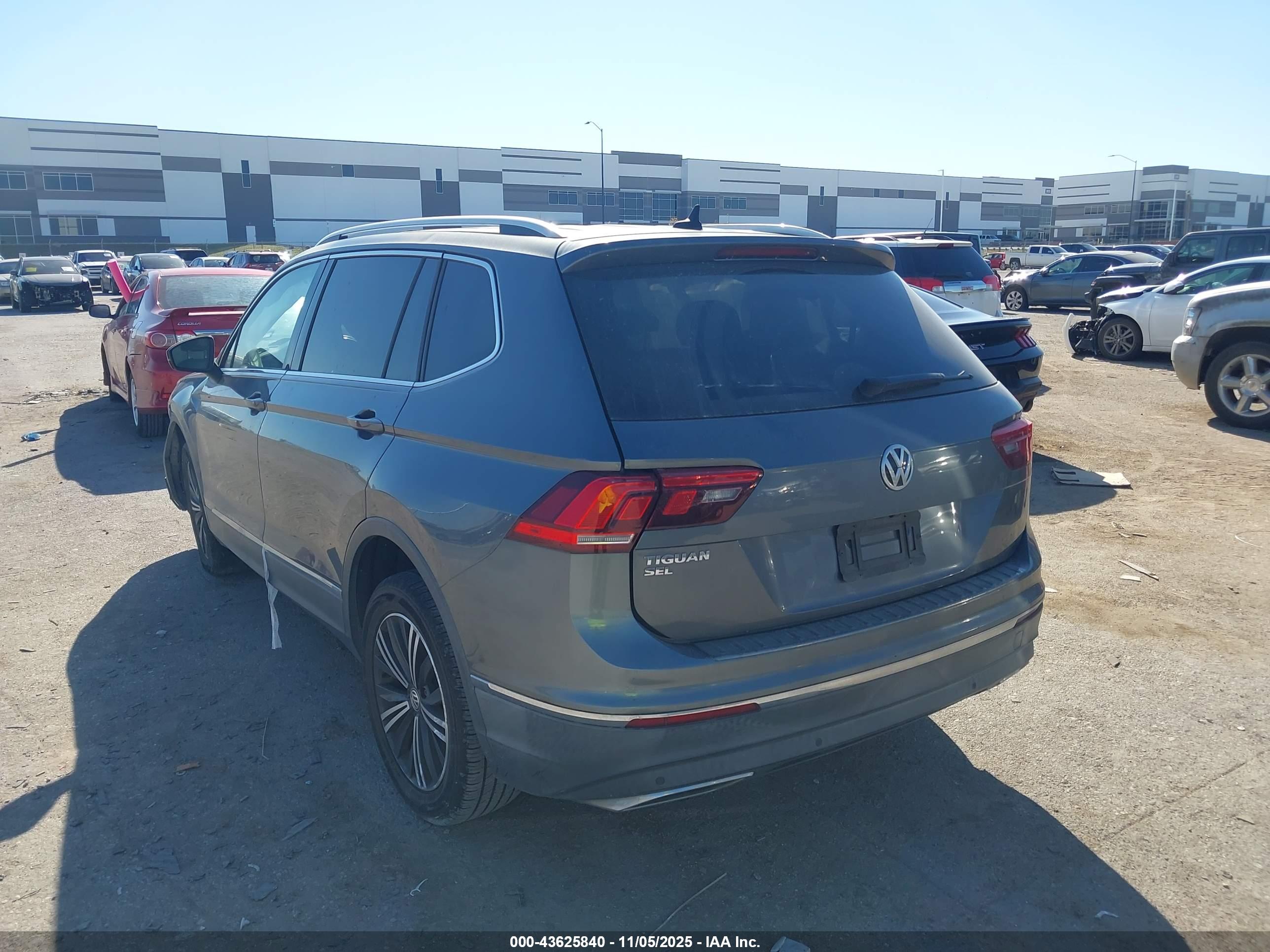 VOLKSWAGEN TIGUAN image 3