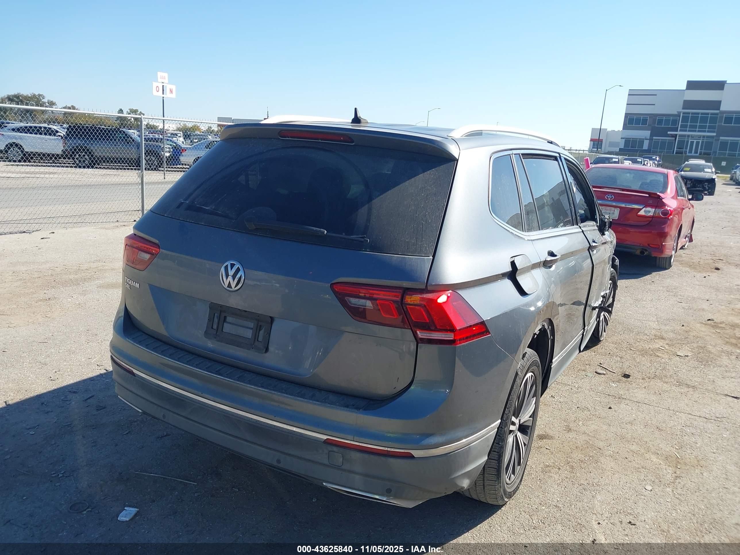 VOLKSWAGEN TIGUAN image 4