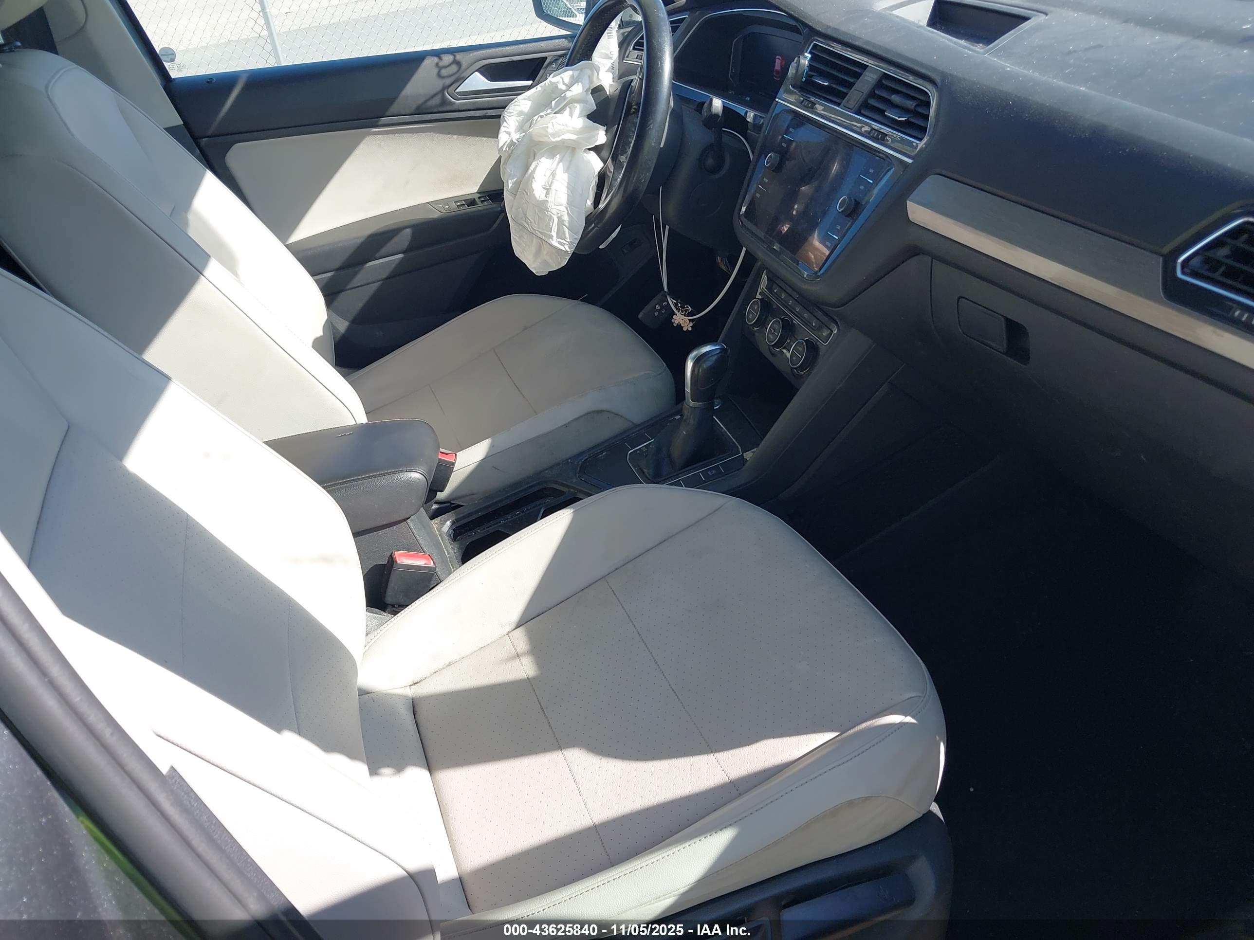 VOLKSWAGEN TIGUAN image 5