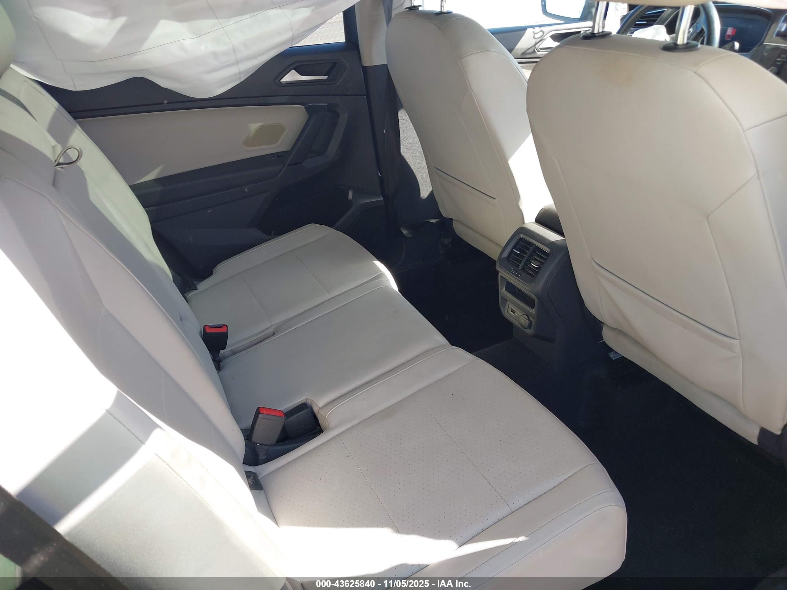 VOLKSWAGEN TIGUAN image 8