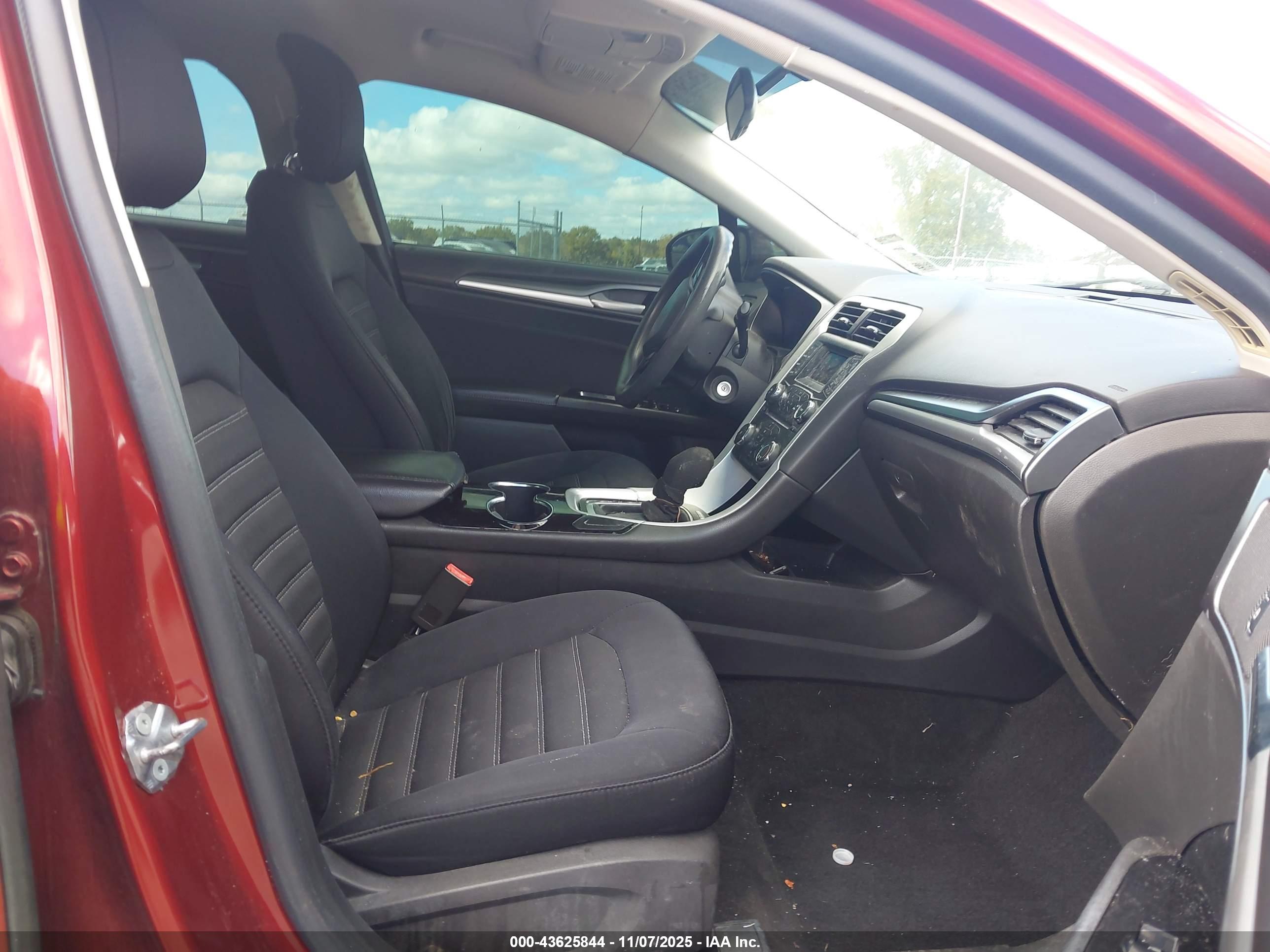 FORD FUSION image 5