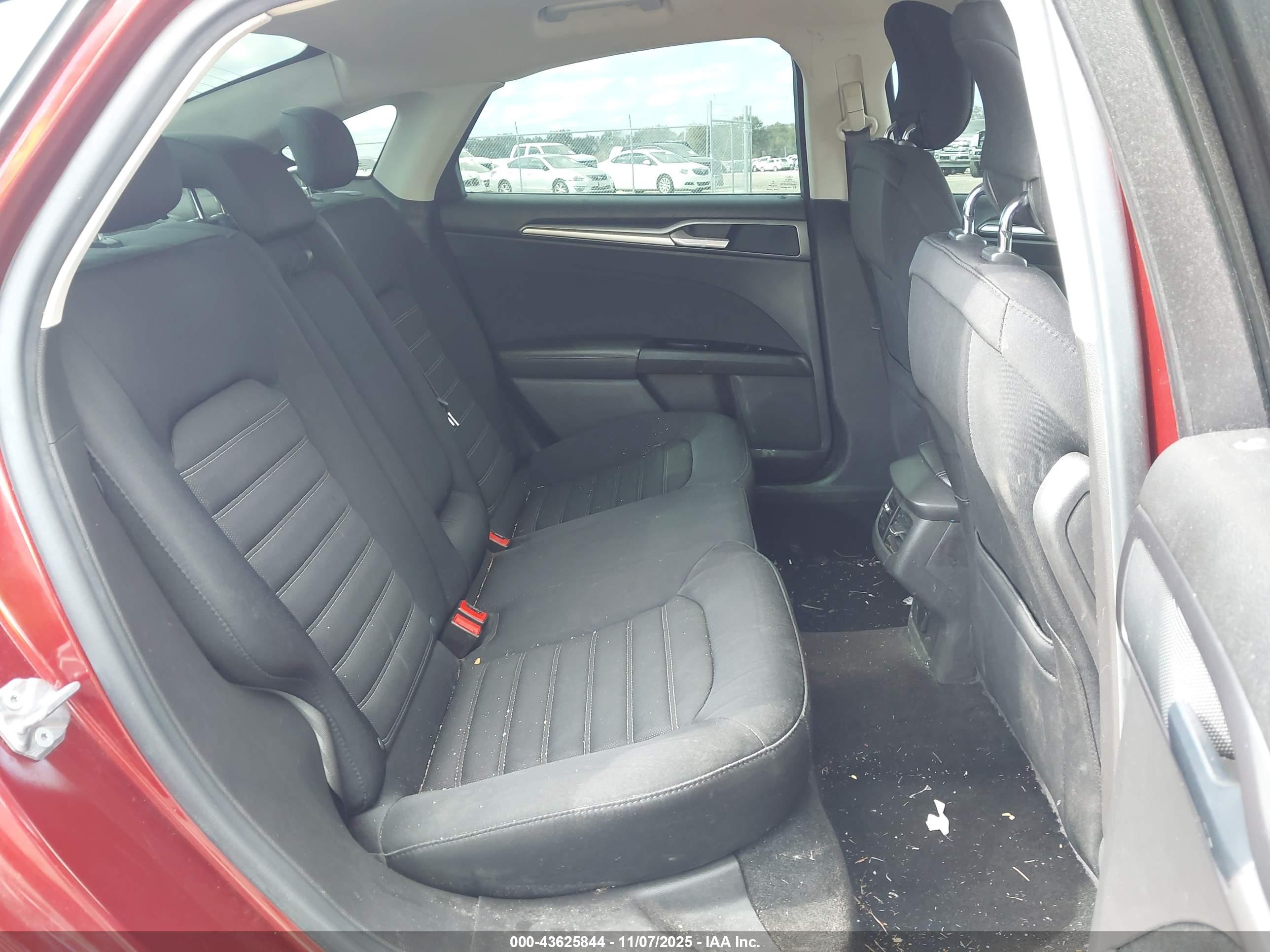 FORD FUSION image 8