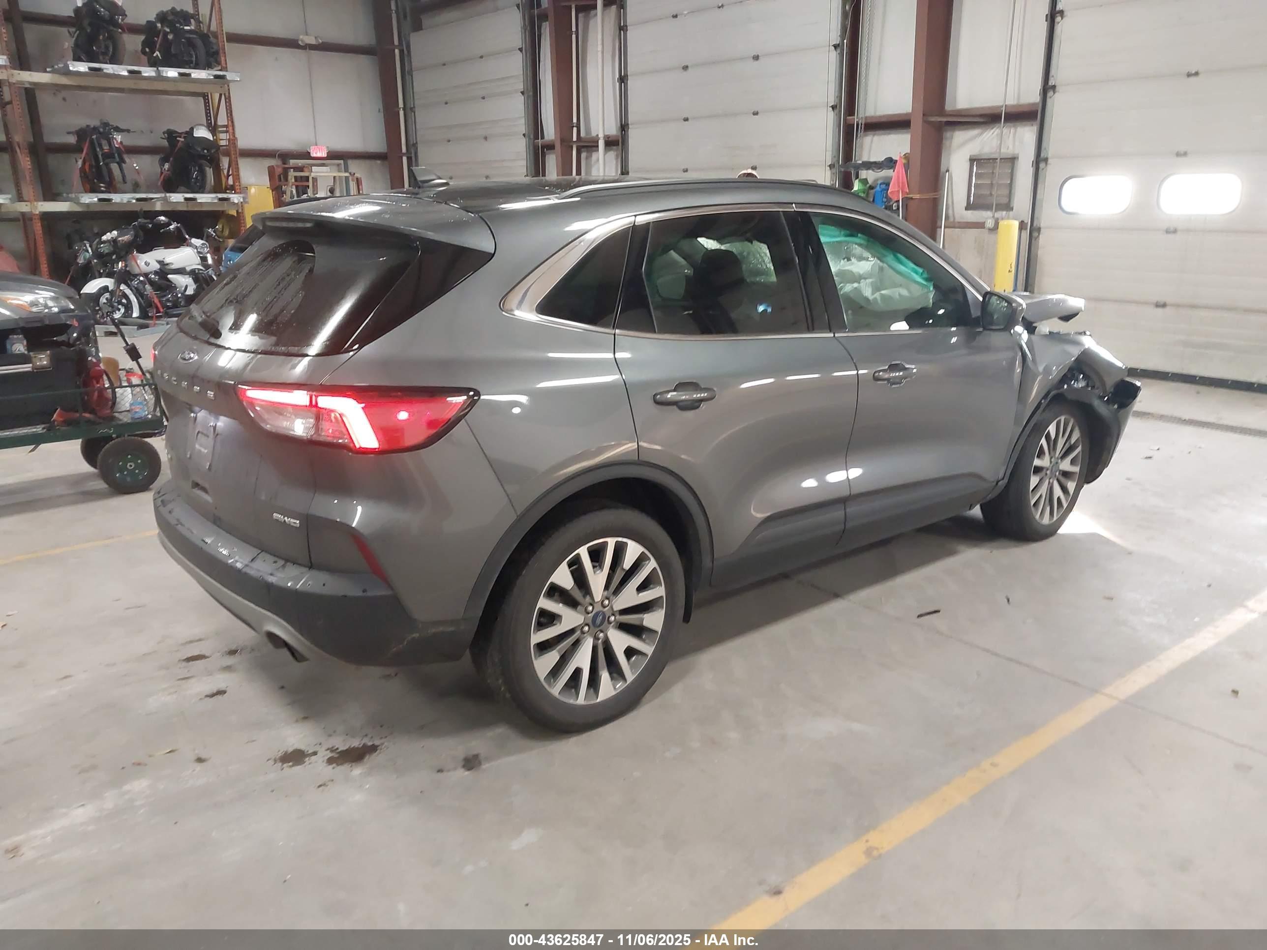 FORD ESCAPE image 4