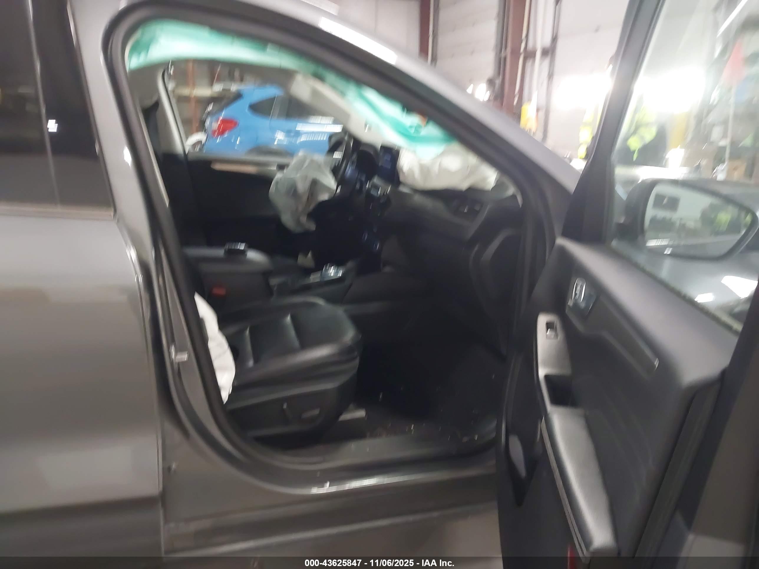FORD ESCAPE image 5