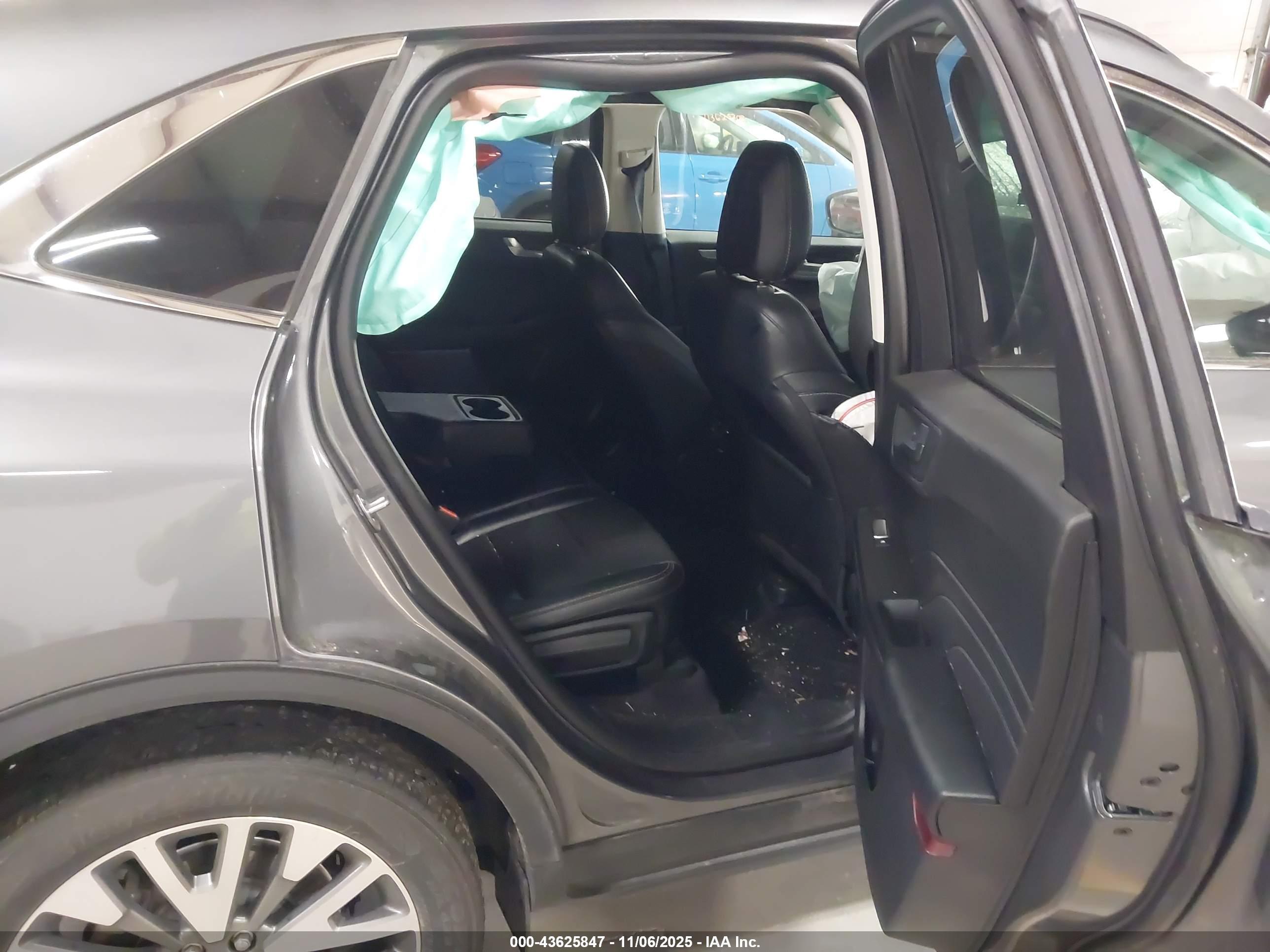 FORD ESCAPE image 8