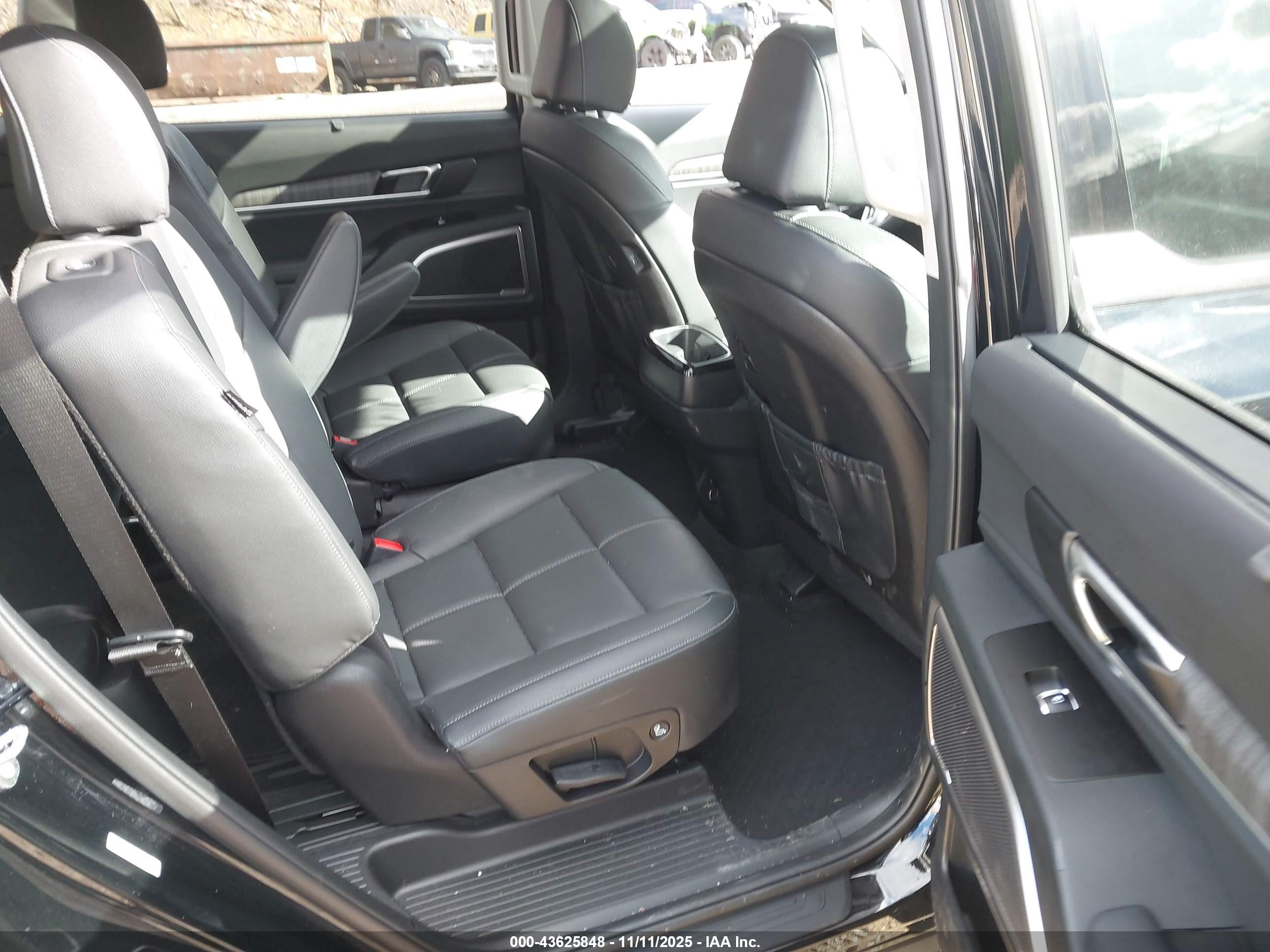 KIA TELLURIDE image 8