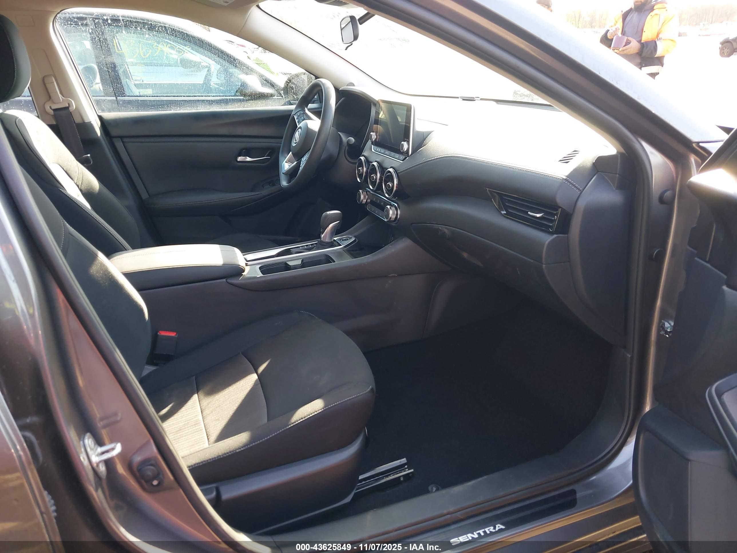 NISSAN SENTRA image 5