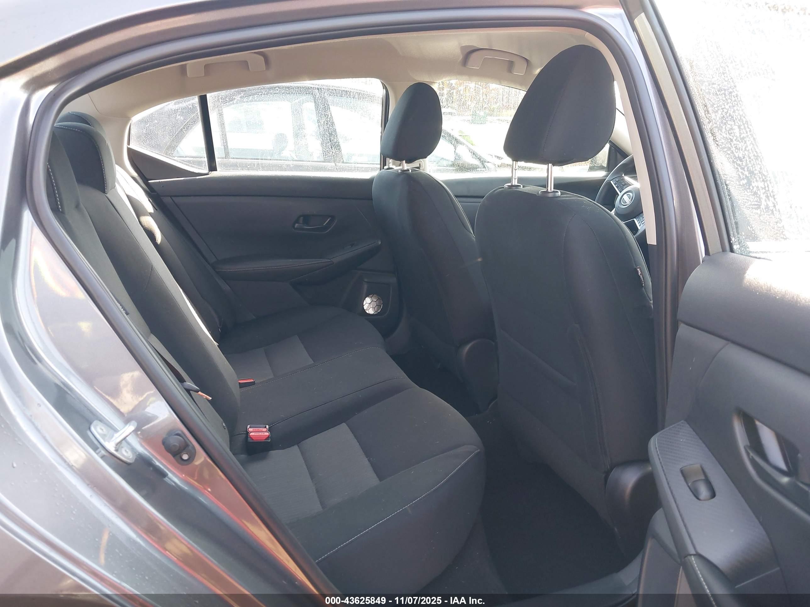 NISSAN SENTRA image 8