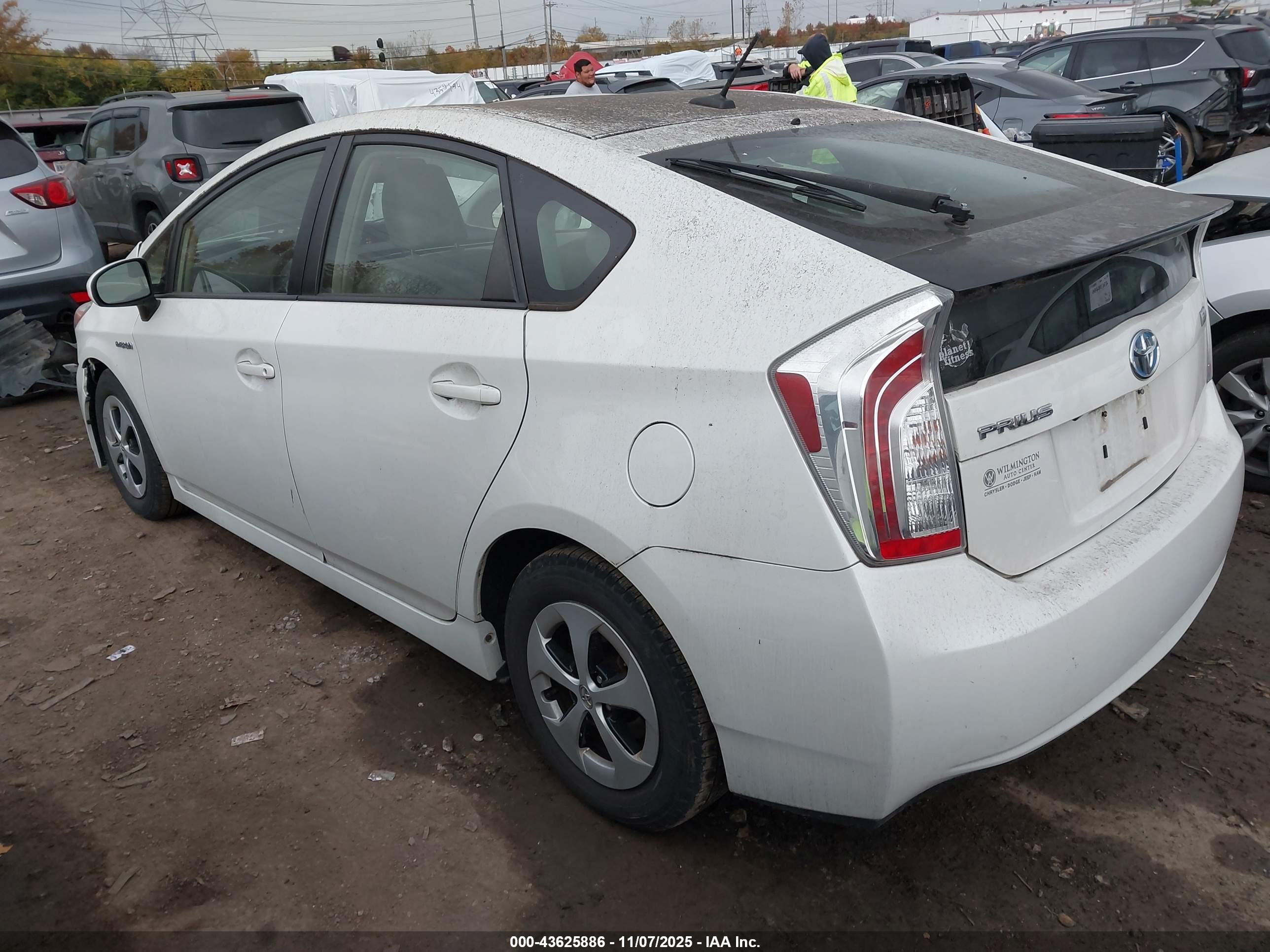 TOYOTA PRIUS image 3