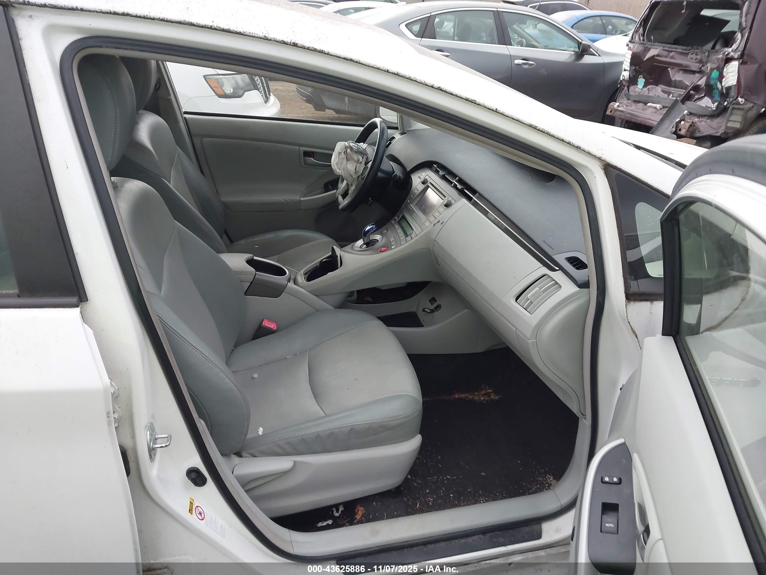 TOYOTA PRIUS image 5