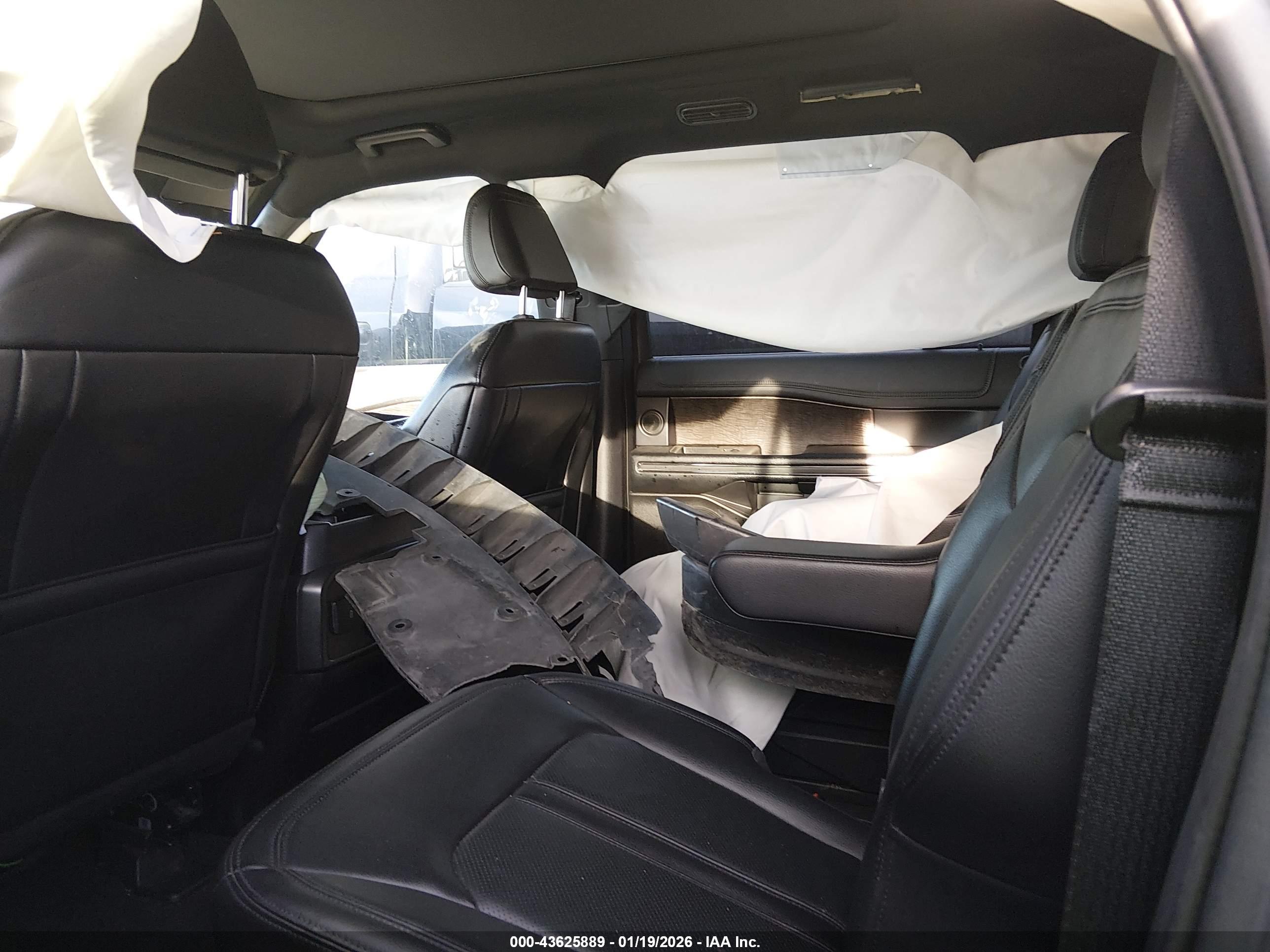 FORD EXPEDITION image 8