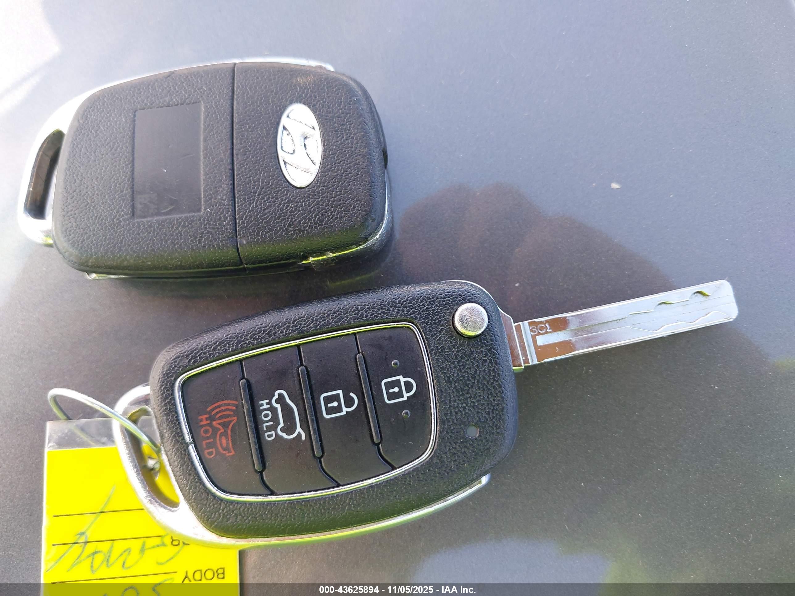 HYUNDAI TUCSON image 11