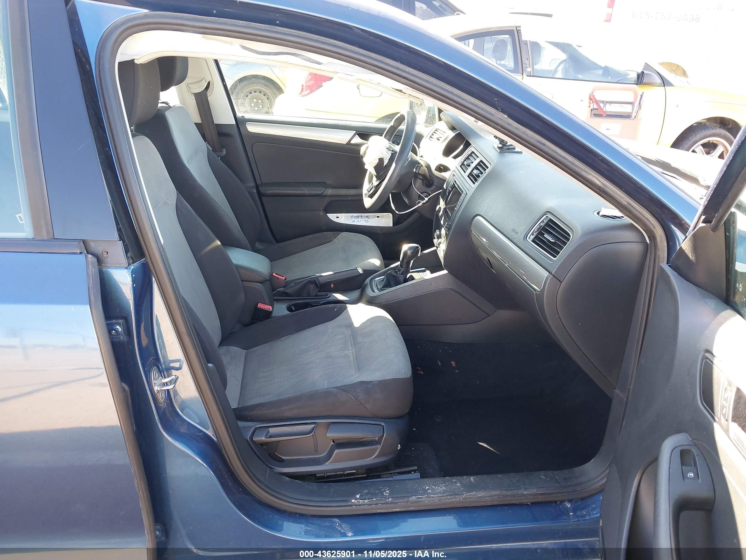 VOLKSWAGEN JETTA image 5