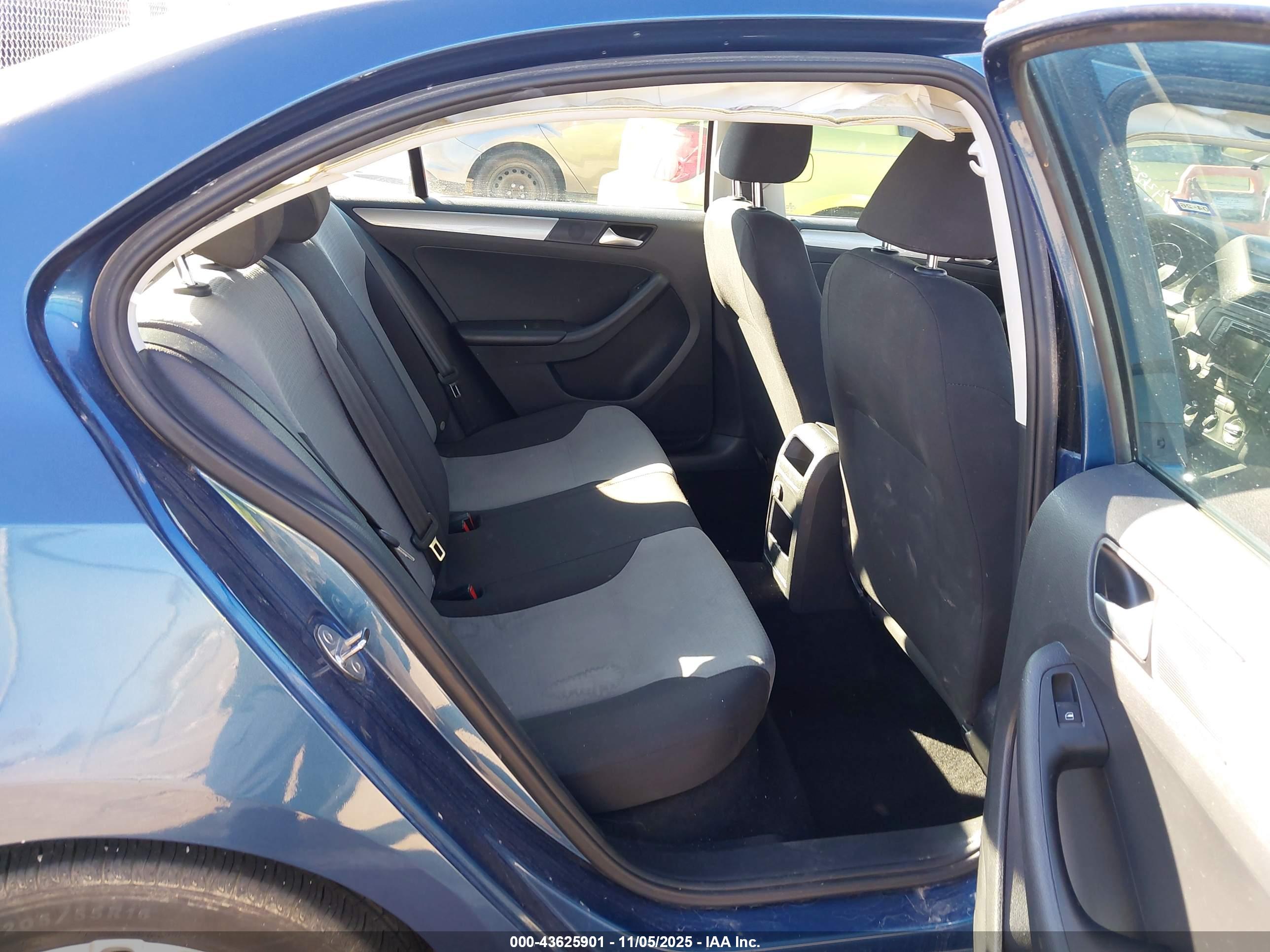 VOLKSWAGEN JETTA image 8