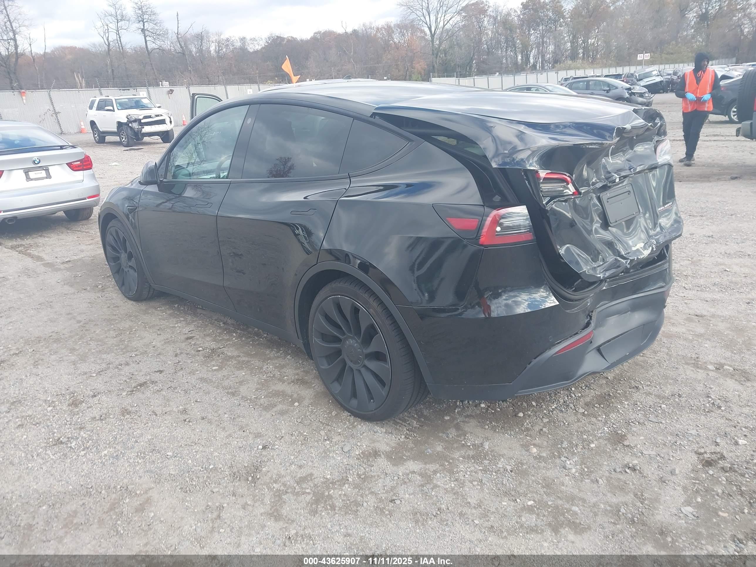 TESLA MODEL image 3