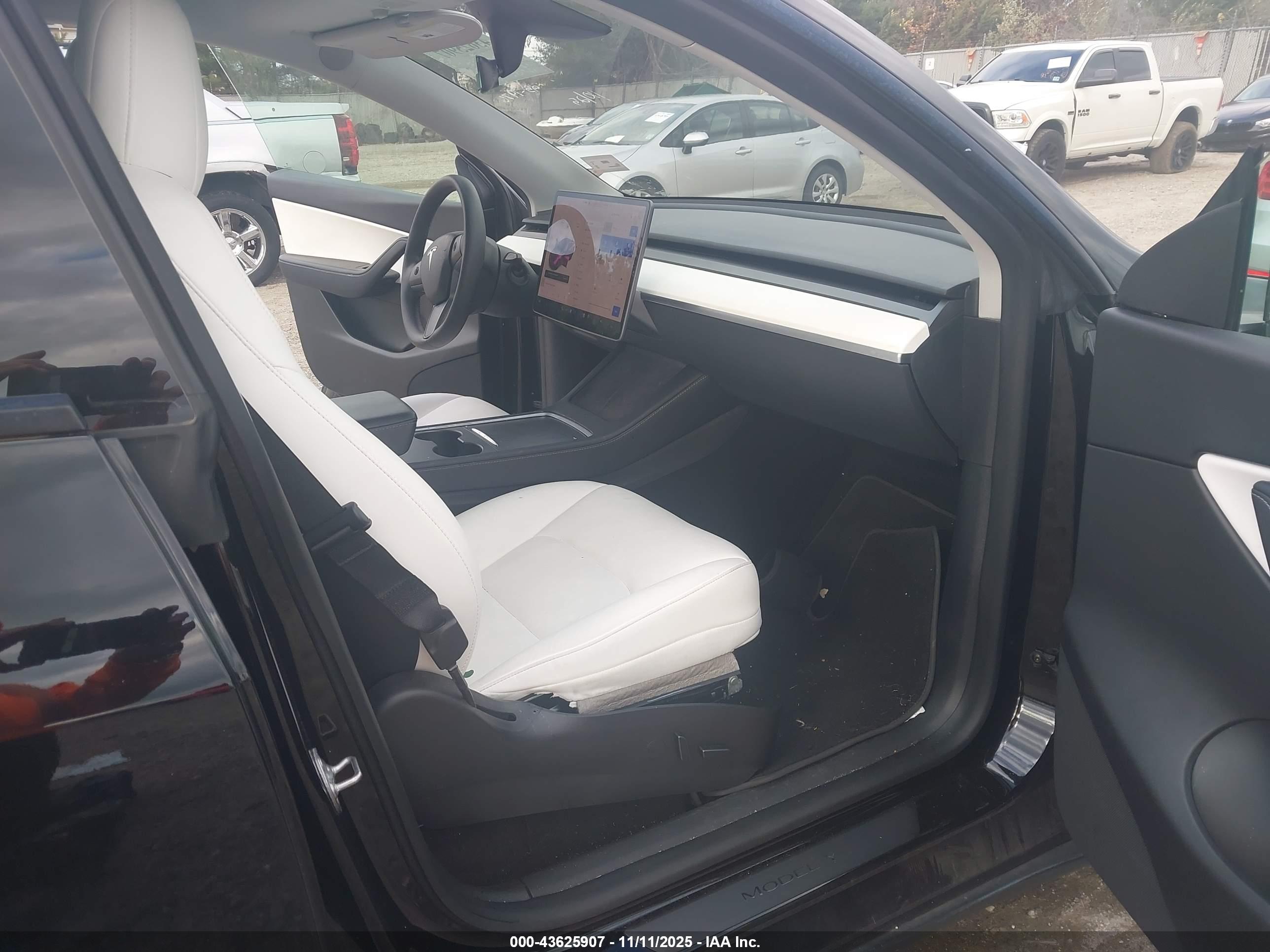 TESLA MODEL image 5