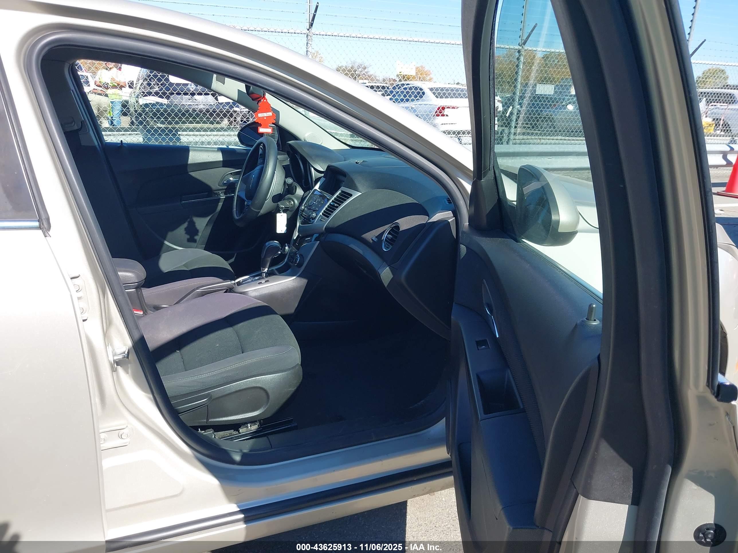 CHEVROLET CRUZE image 5
