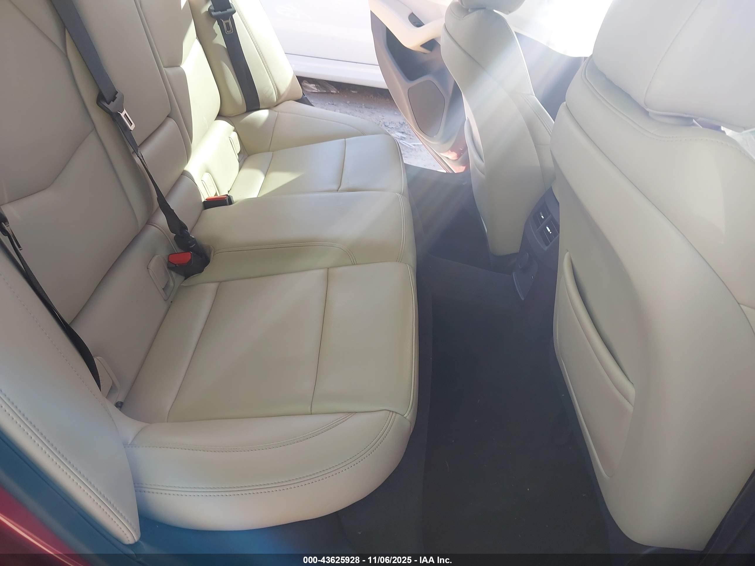 CADILLAC CT5 image 8