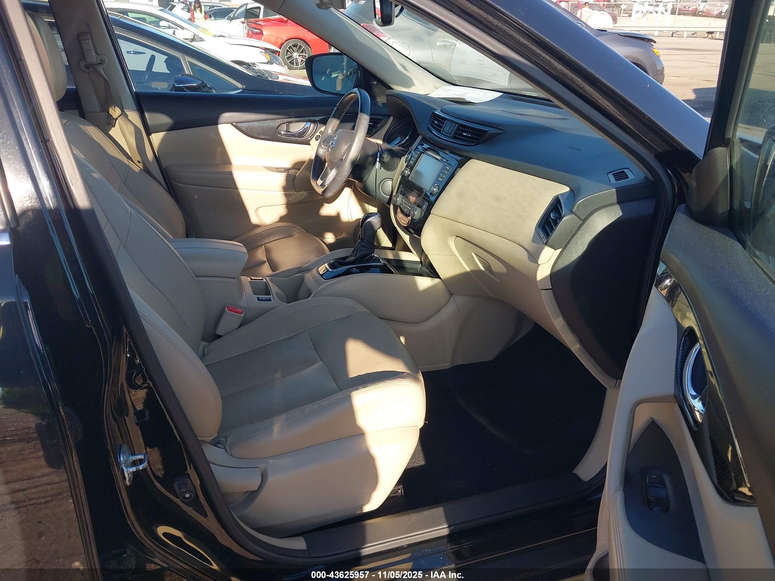 NISSAN ROGUE image 5