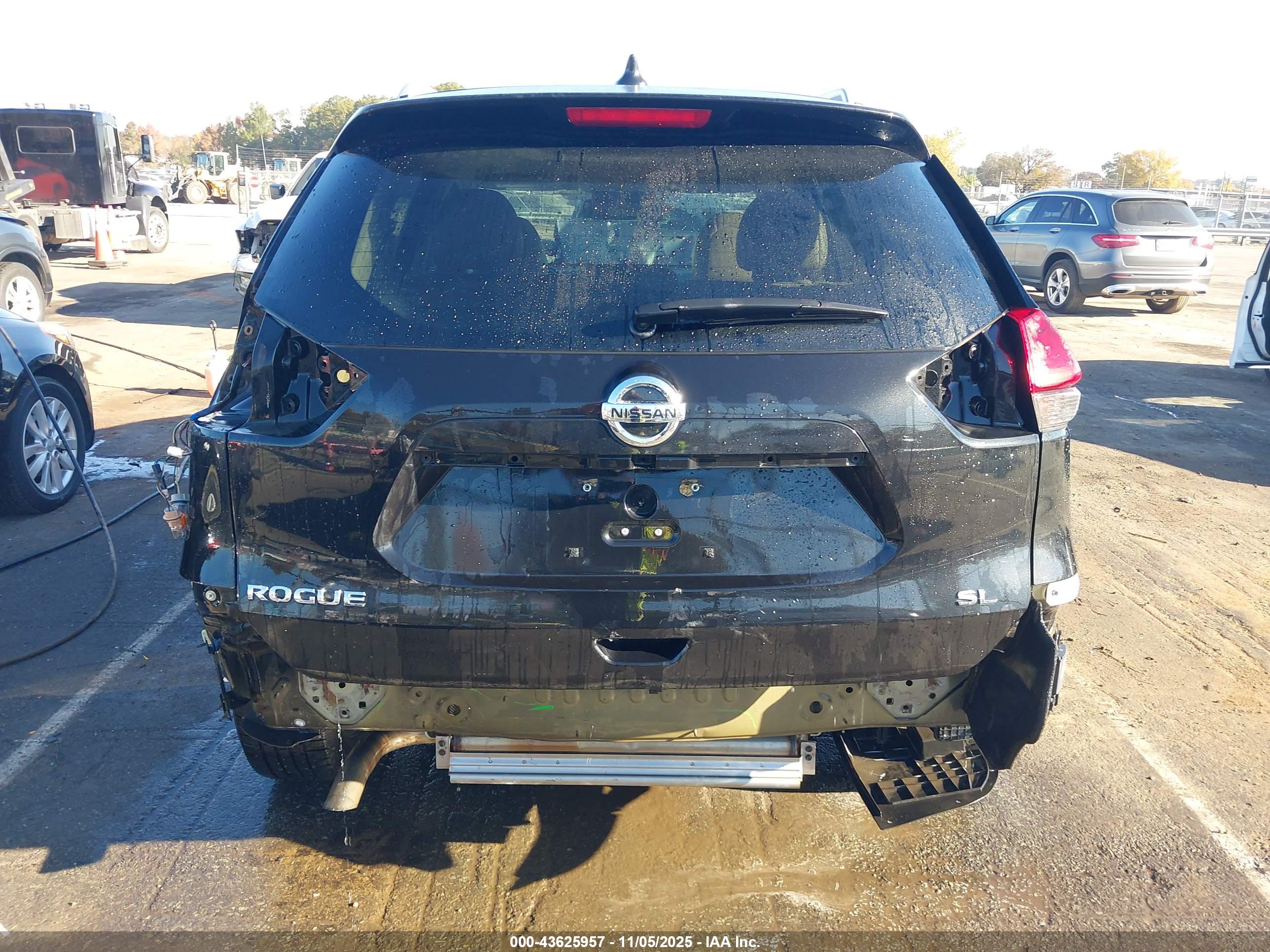 NISSAN ROGUE image 6