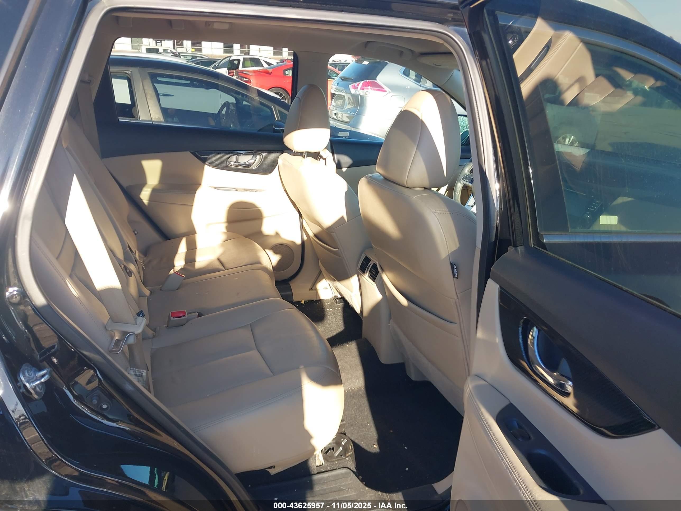 NISSAN ROGUE image 8