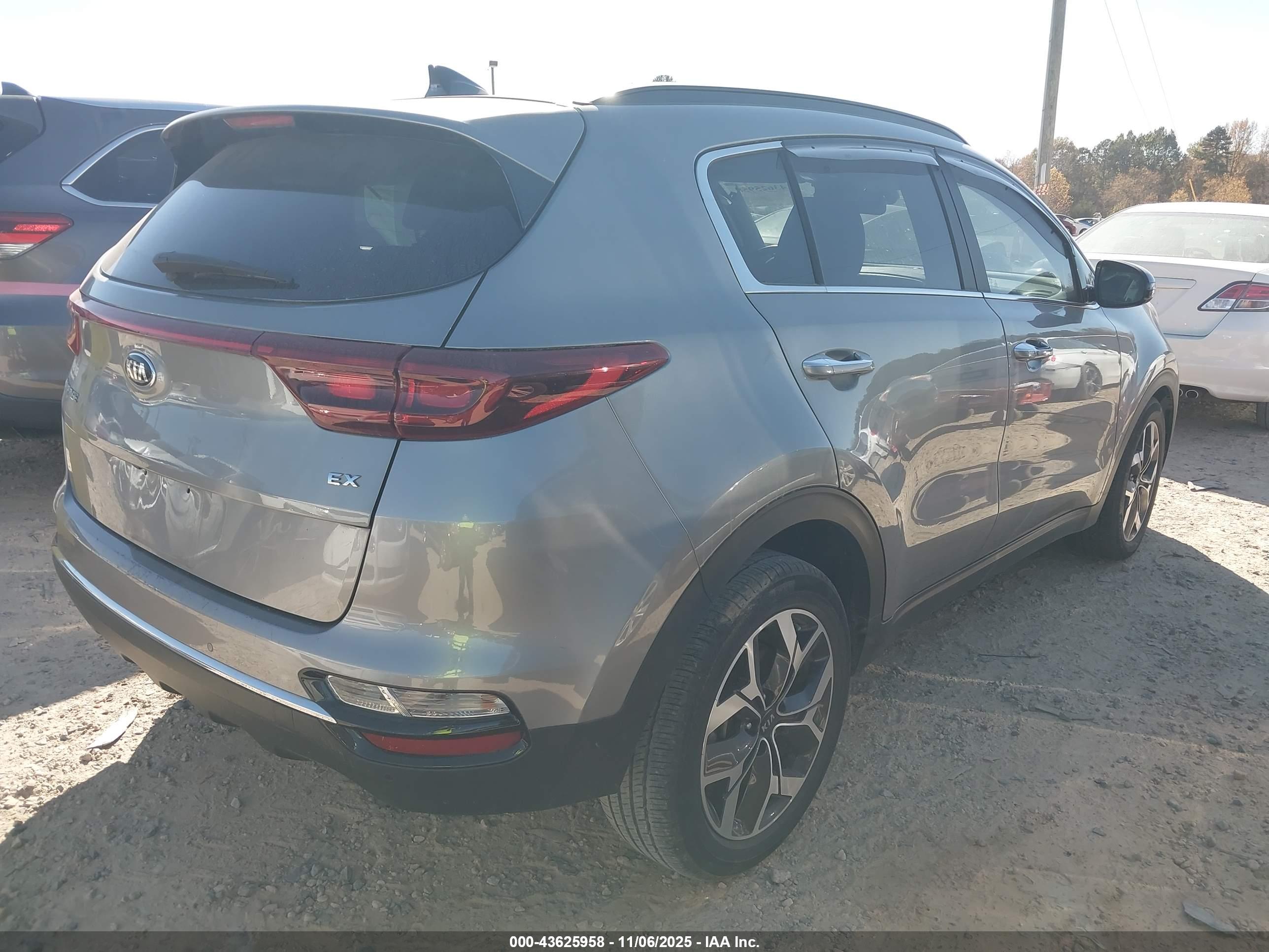 KIA SPORTAGE image 4