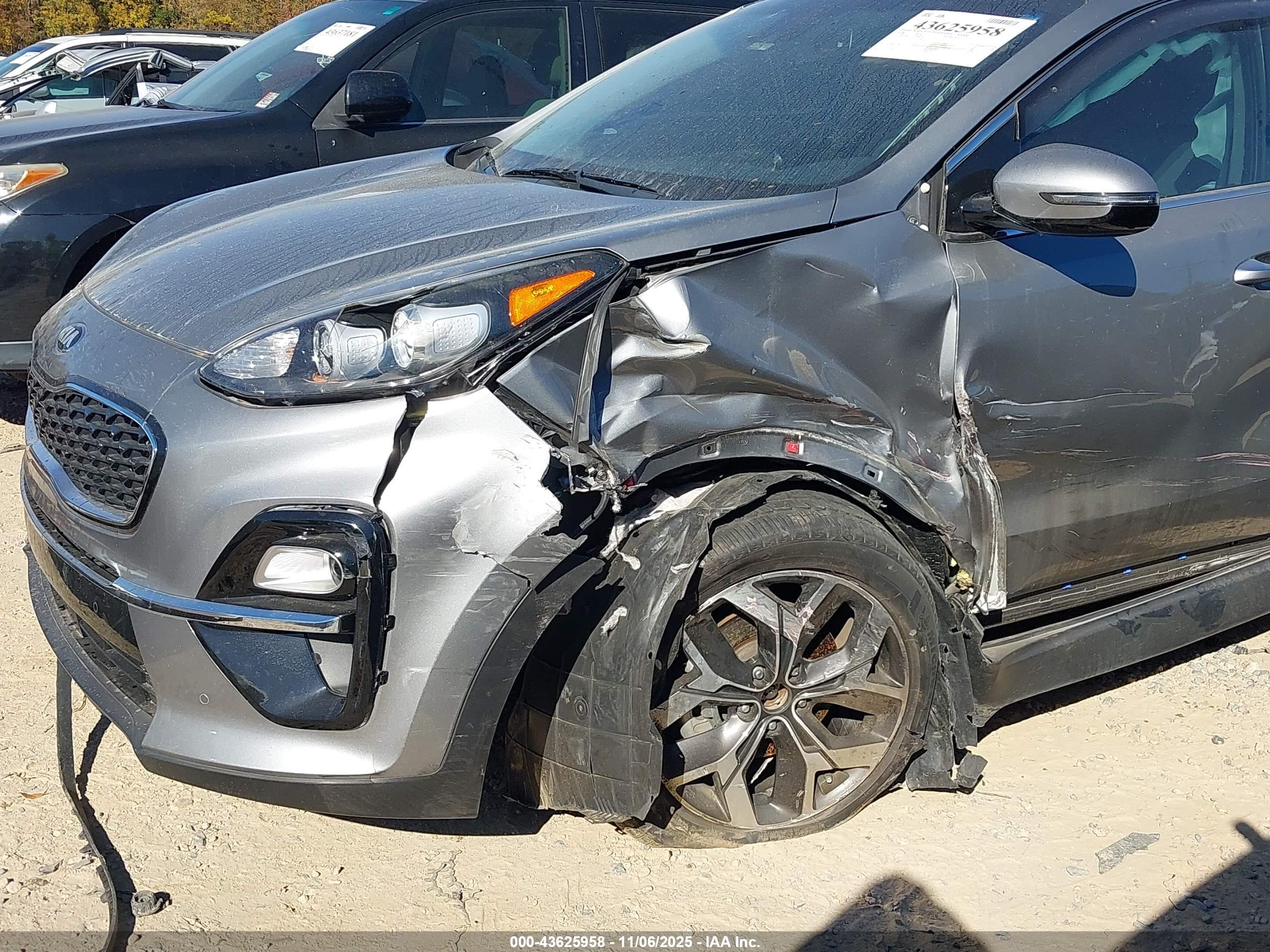 KIA SPORTAGE image 6