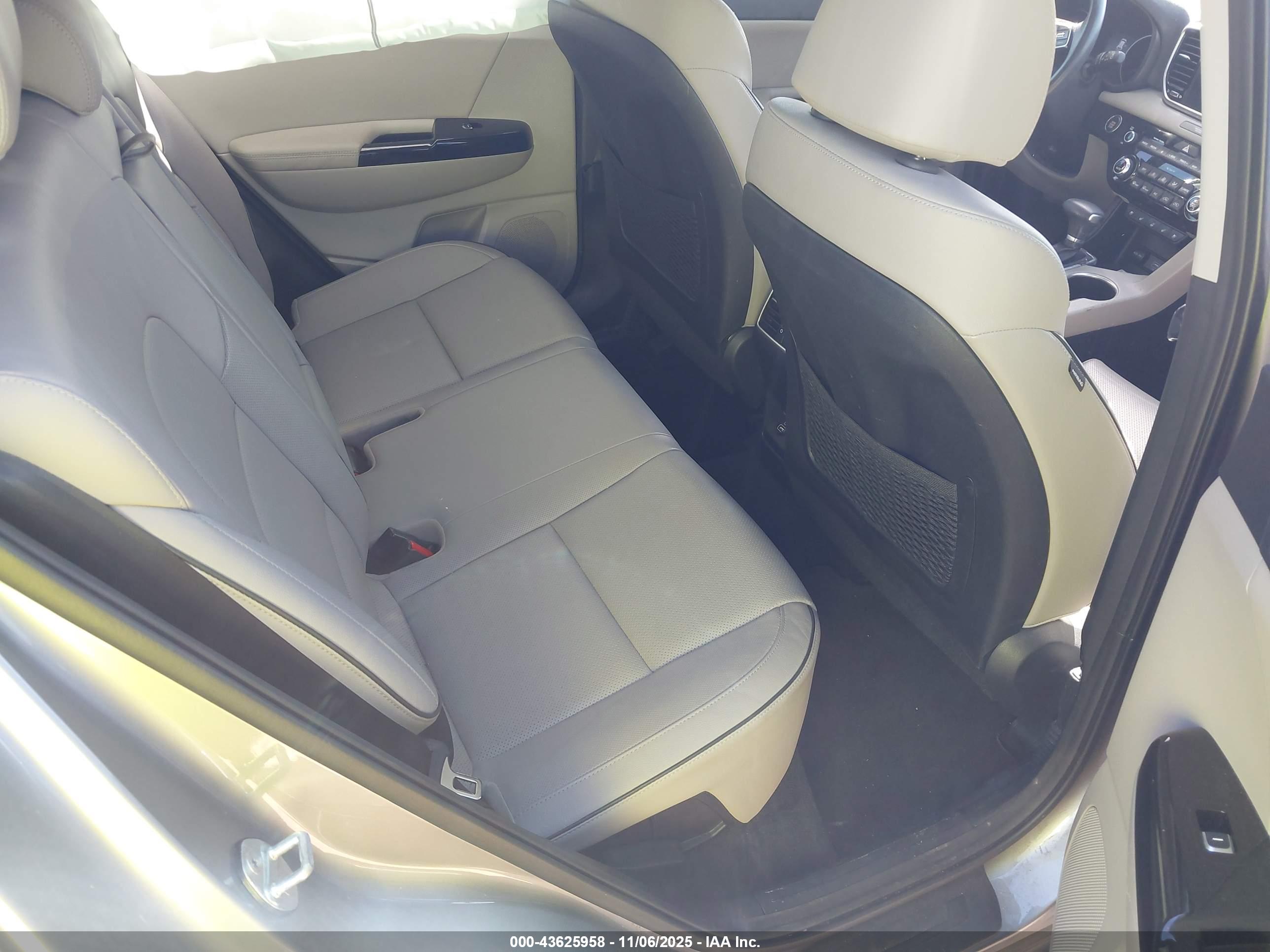 KIA SPORTAGE image 8