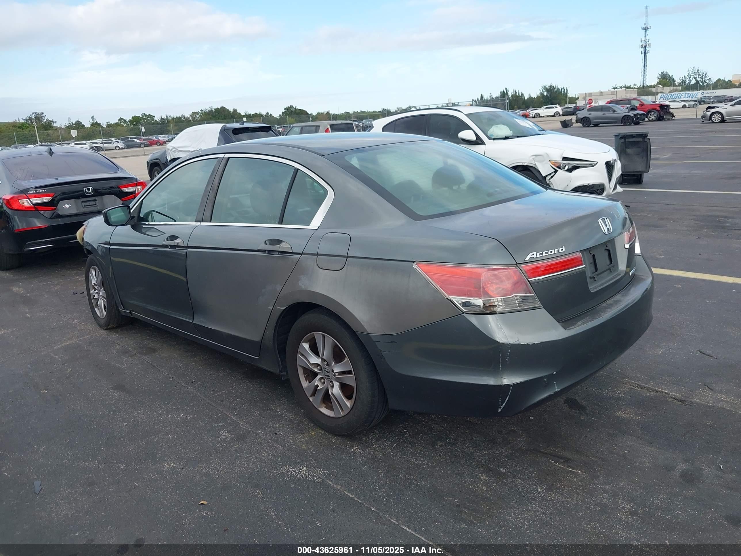 HONDA ACCORD image 3
