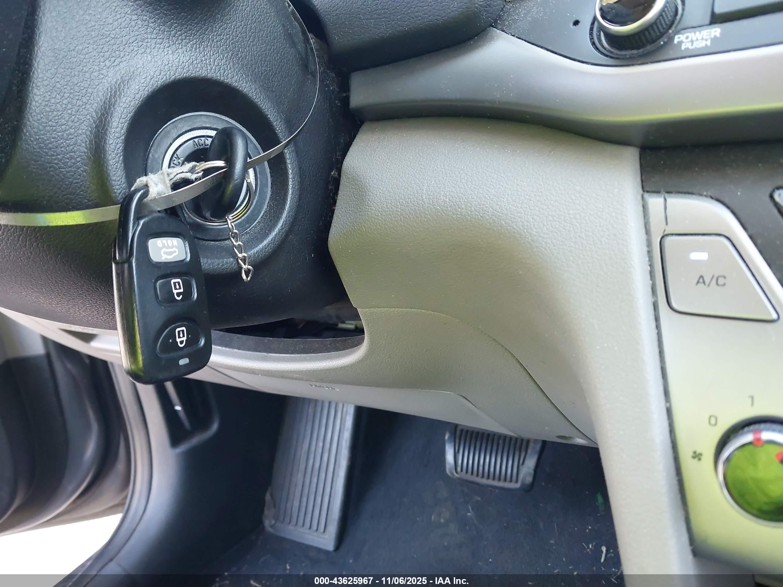 HYUNDAI ELANTRA image 11