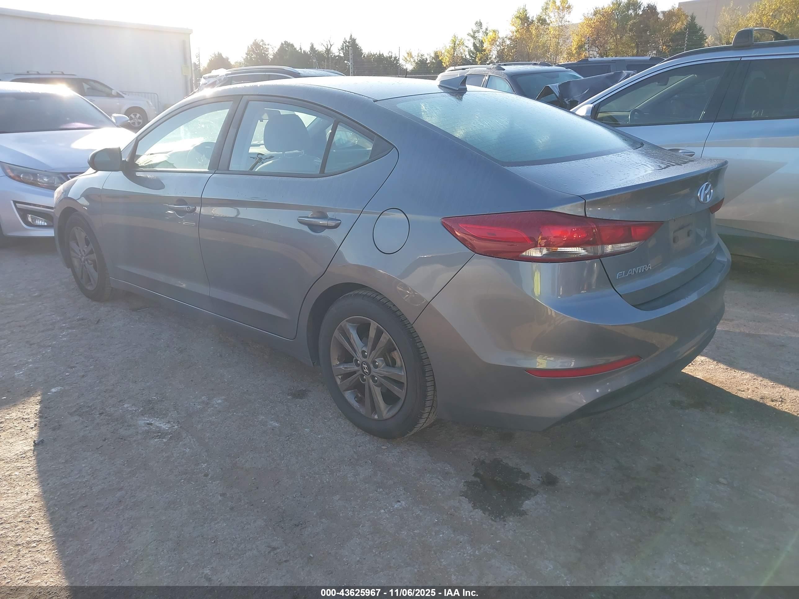 HYUNDAI ELANTRA image 3